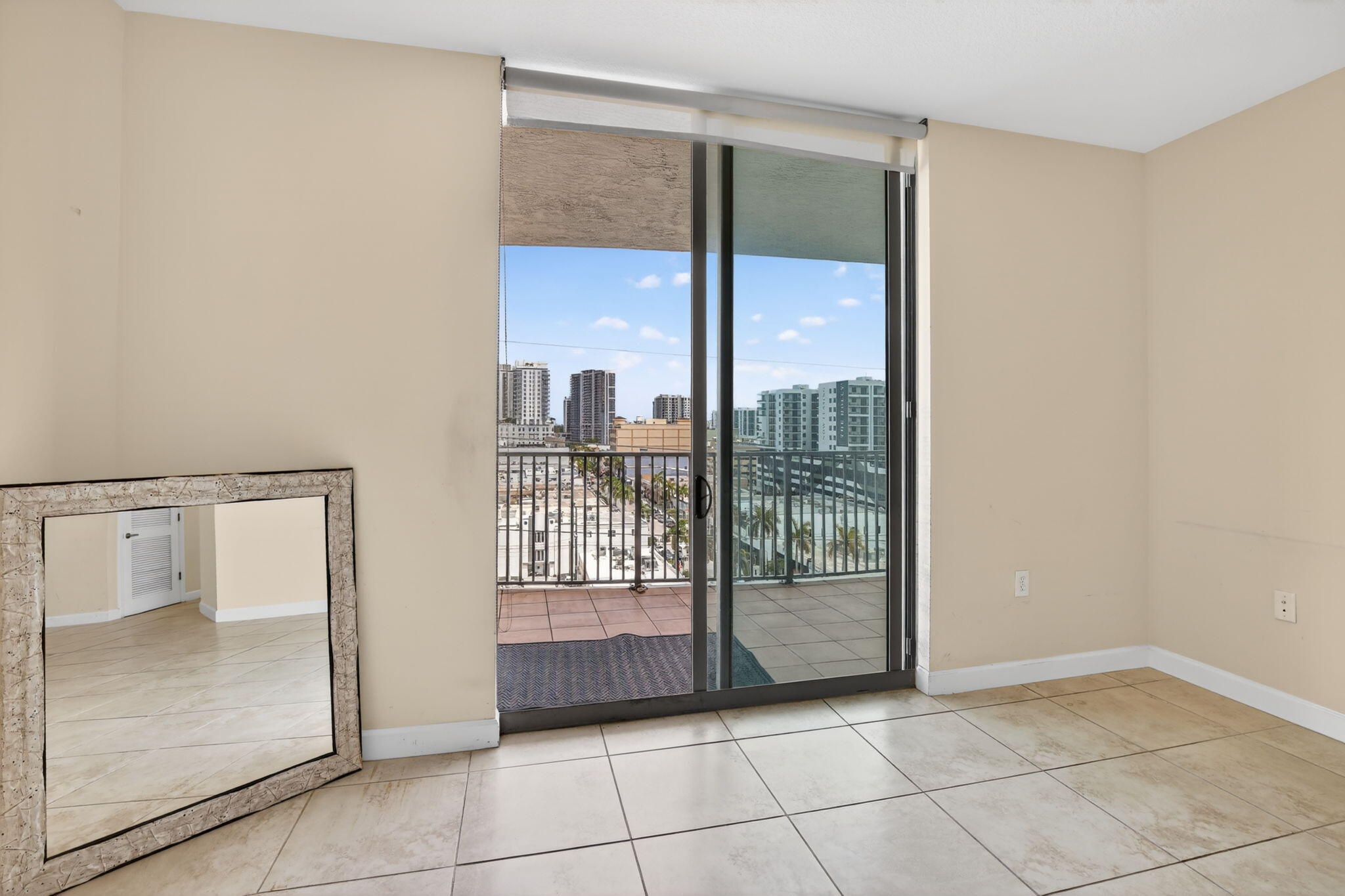 HOLLYWOOD STATION RES CONDO - Residential