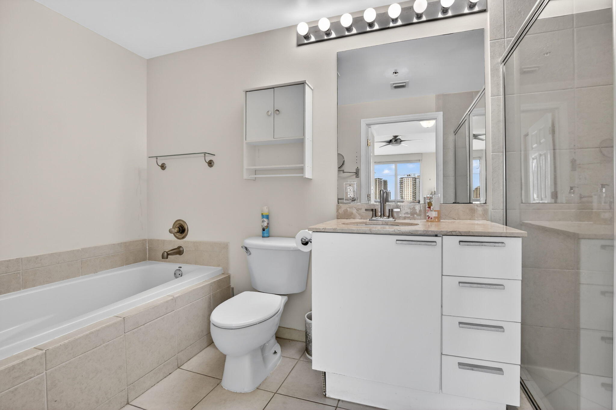 HOLLYWOOD STATION RES CONDO - Residential