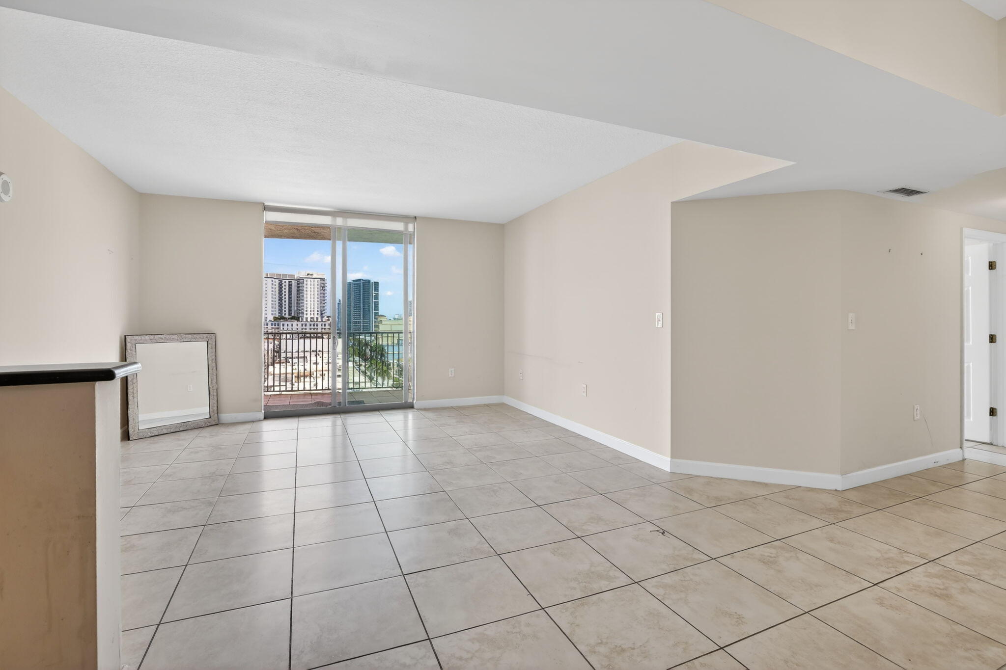 HOLLYWOOD STATION RES CONDO - Residential