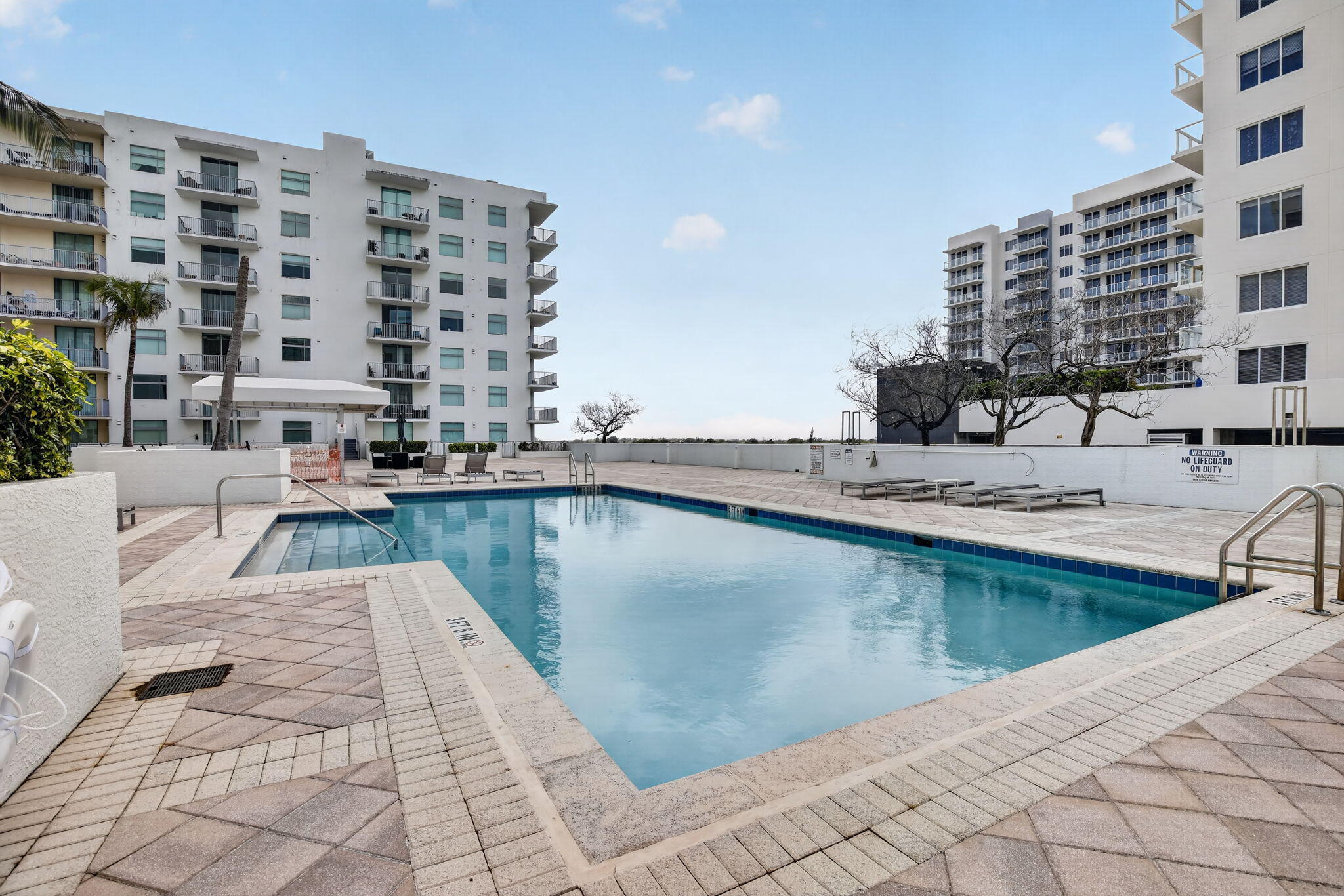 HOLLYWOOD STATION RES CONDO - Residential