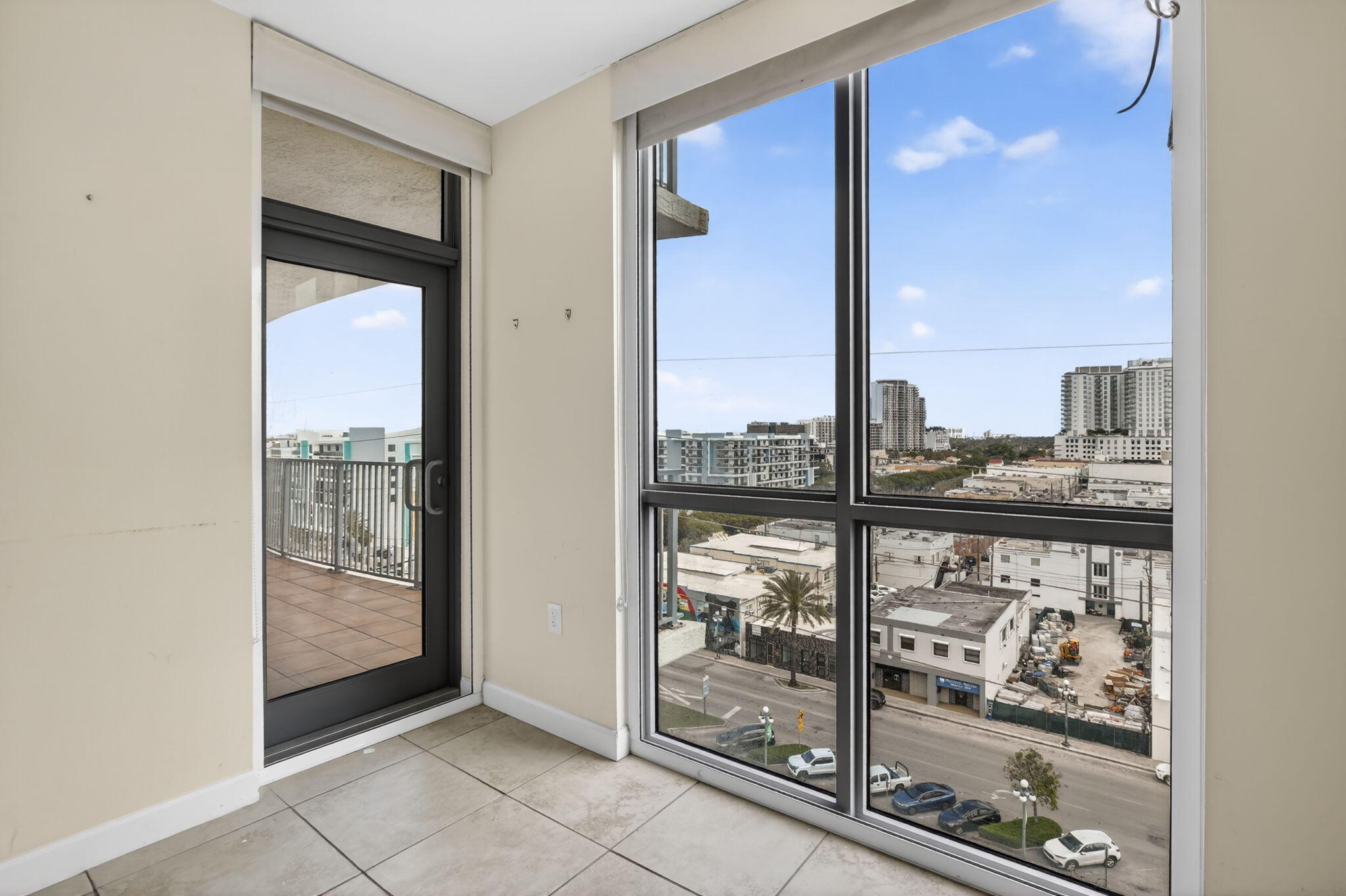 HOLLYWOOD STATION RES CONDO - Residential