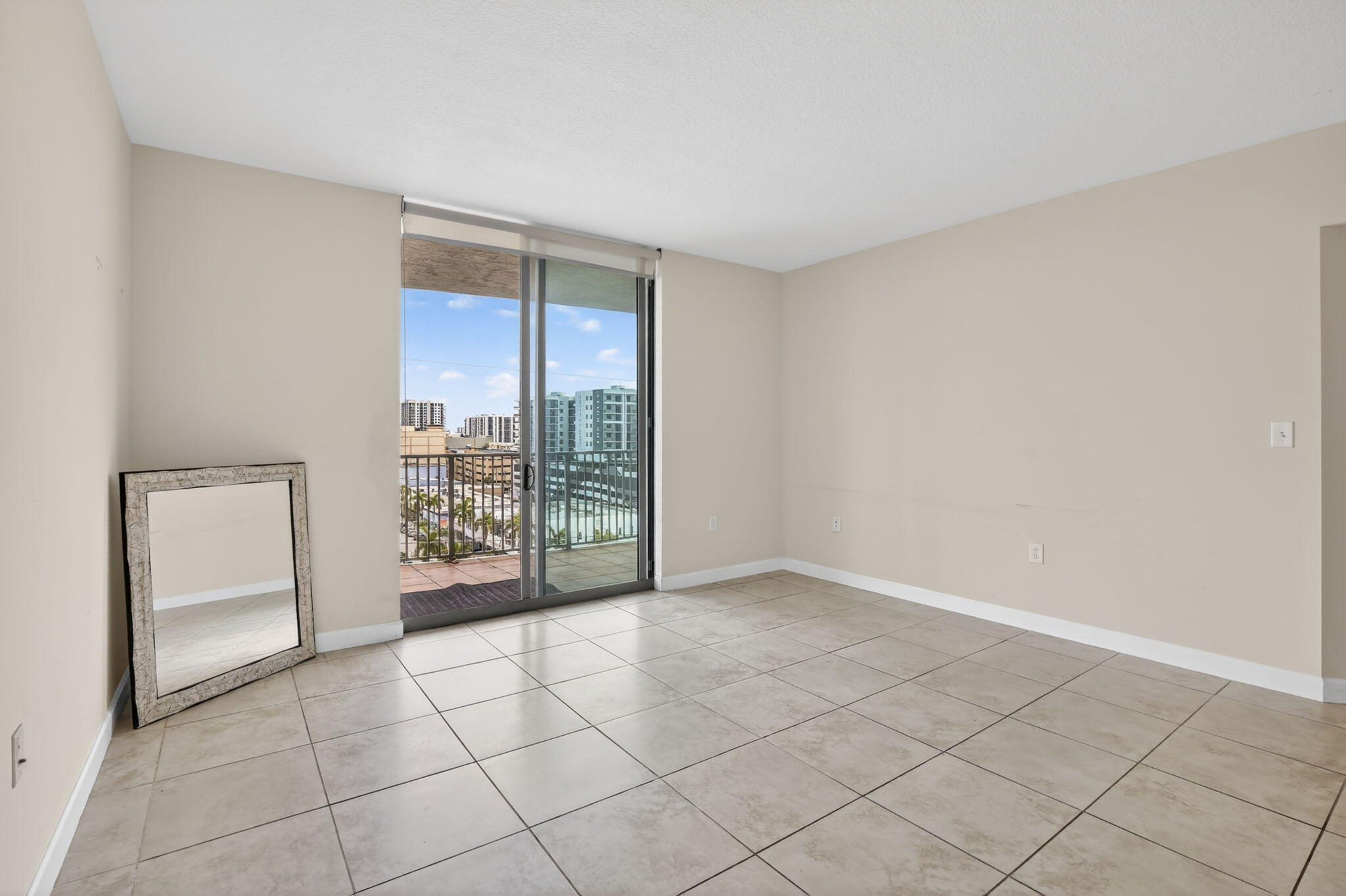 HOLLYWOOD STATION RES CONDO - Residential