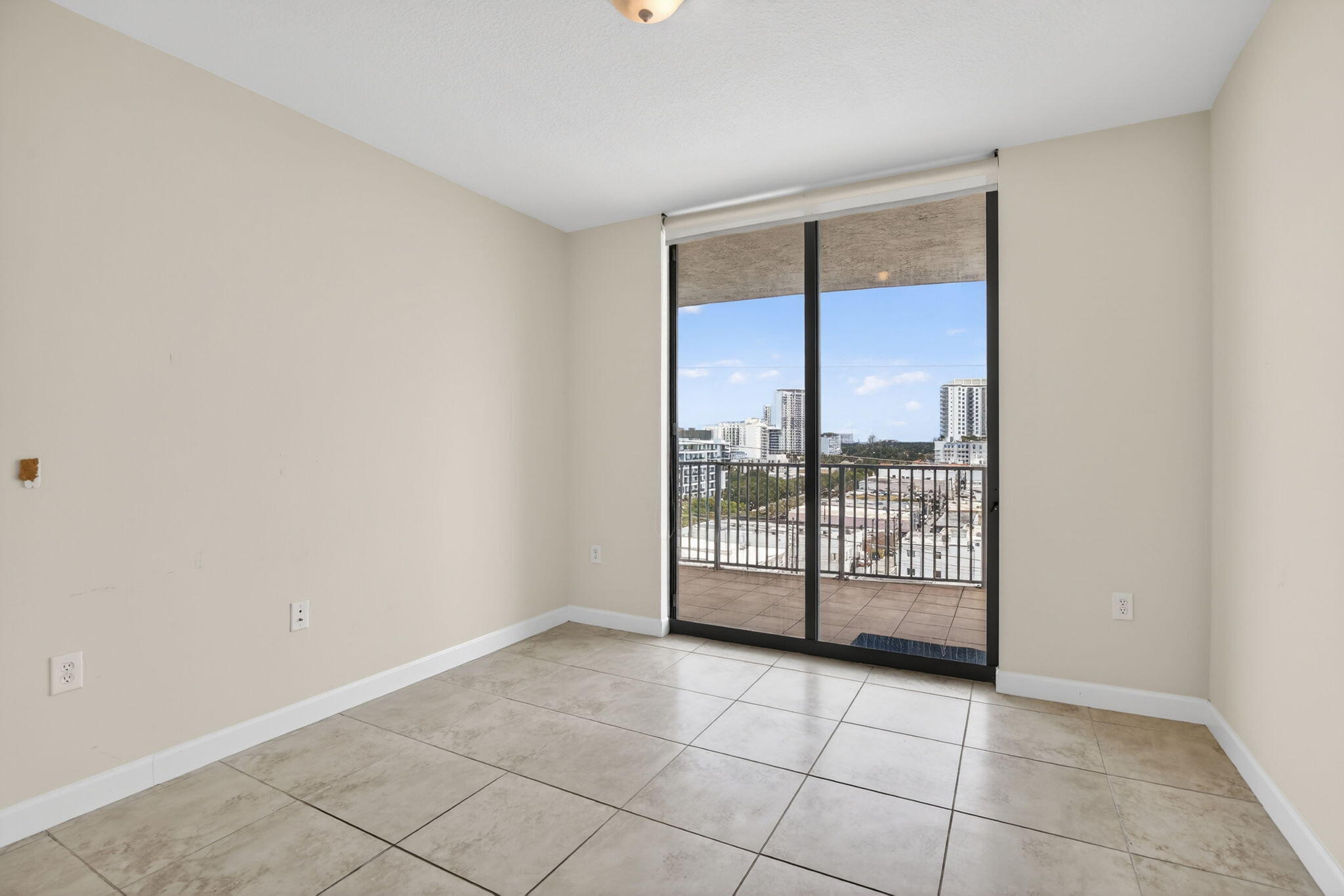 HOLLYWOOD STATION RES CONDO - Residential