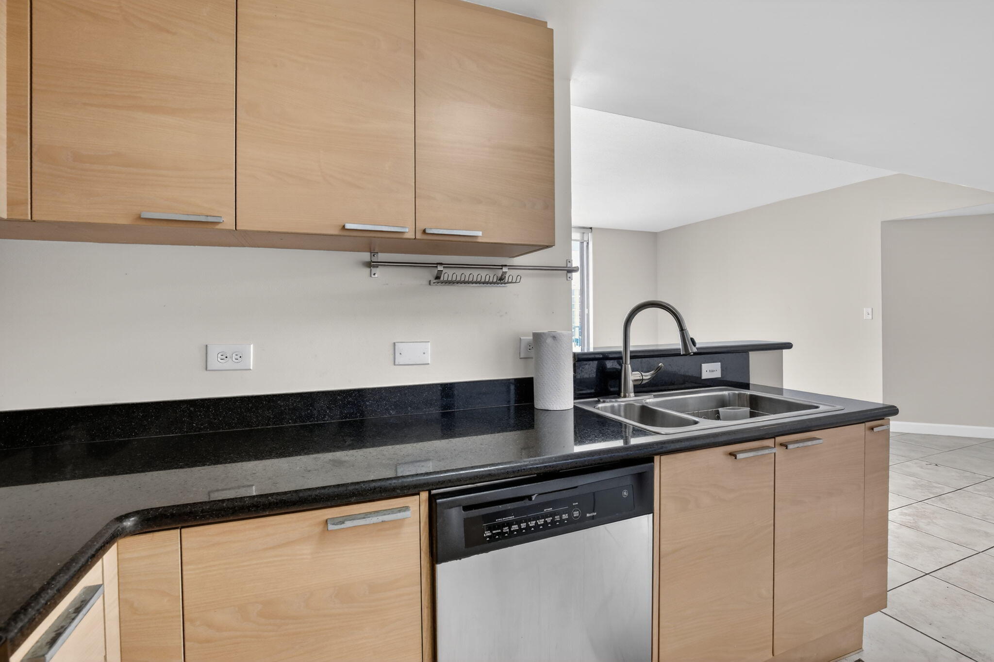 HOLLYWOOD STATION RES CONDO - Residential