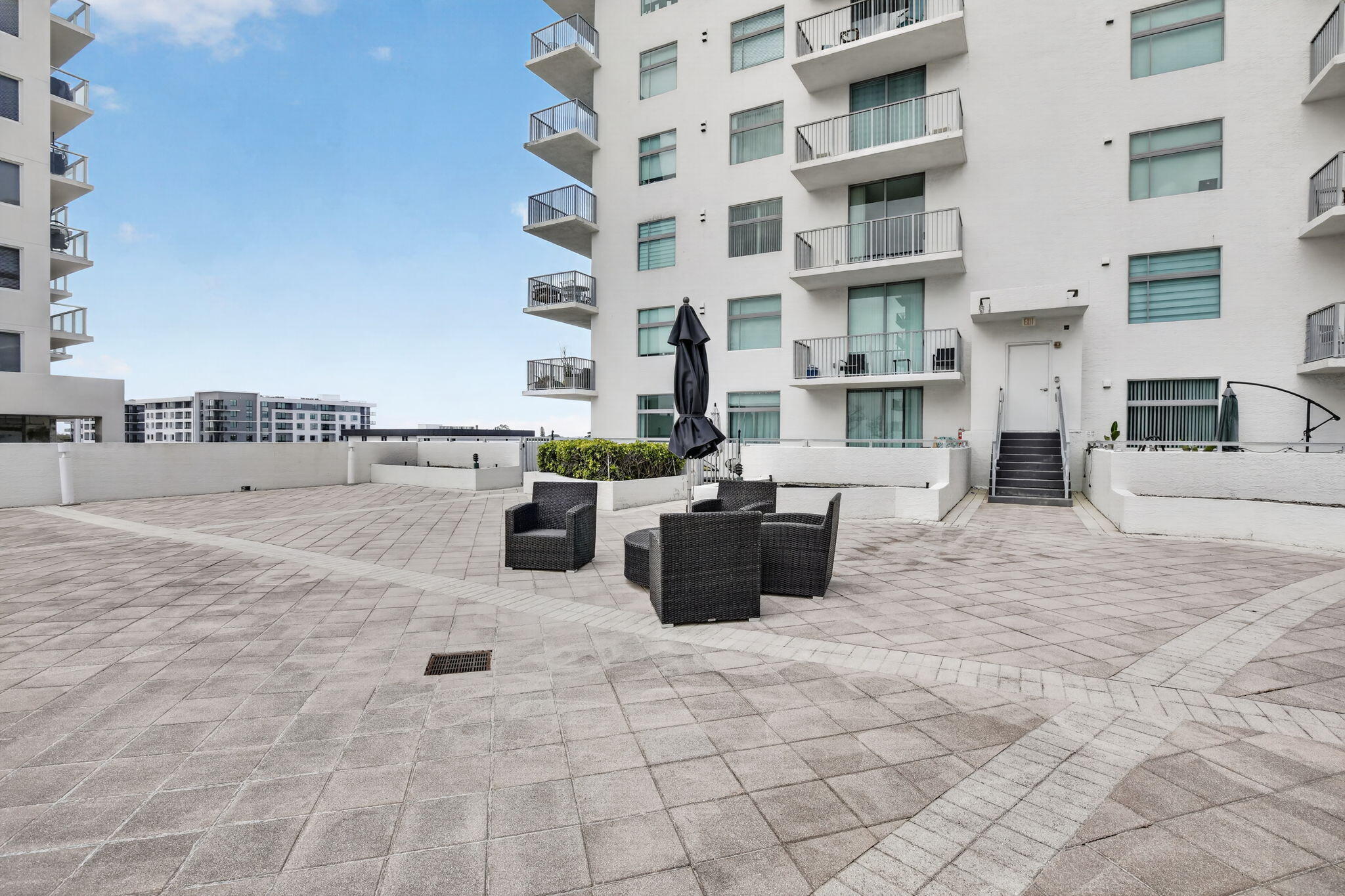 HOLLYWOOD STATION RES CONDO - Residential