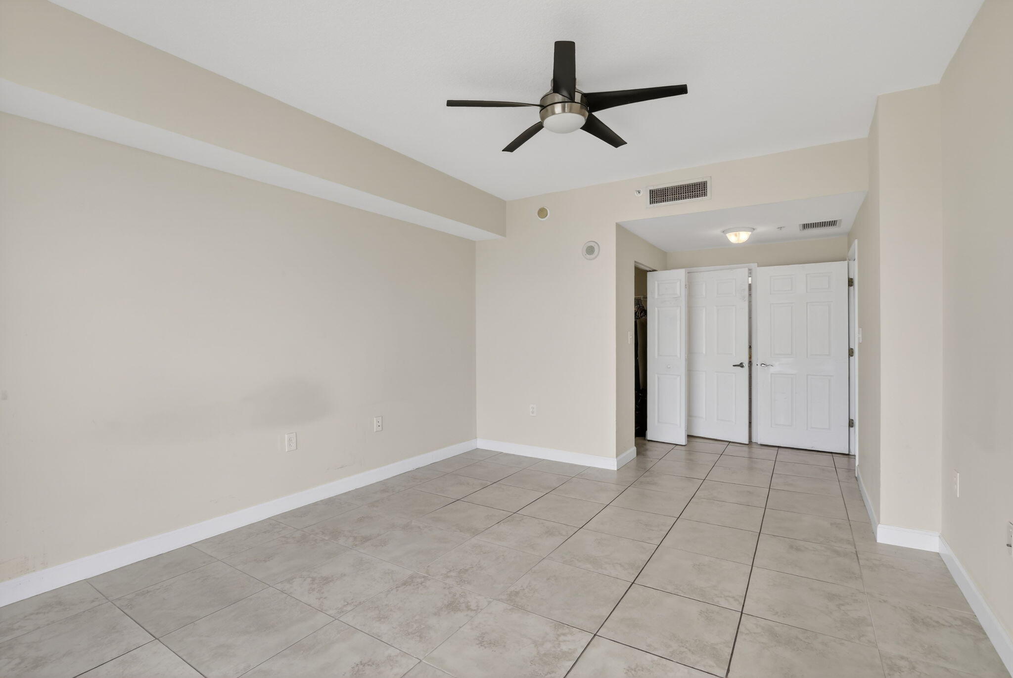 HOLLYWOOD STATION RES CONDO - Residential