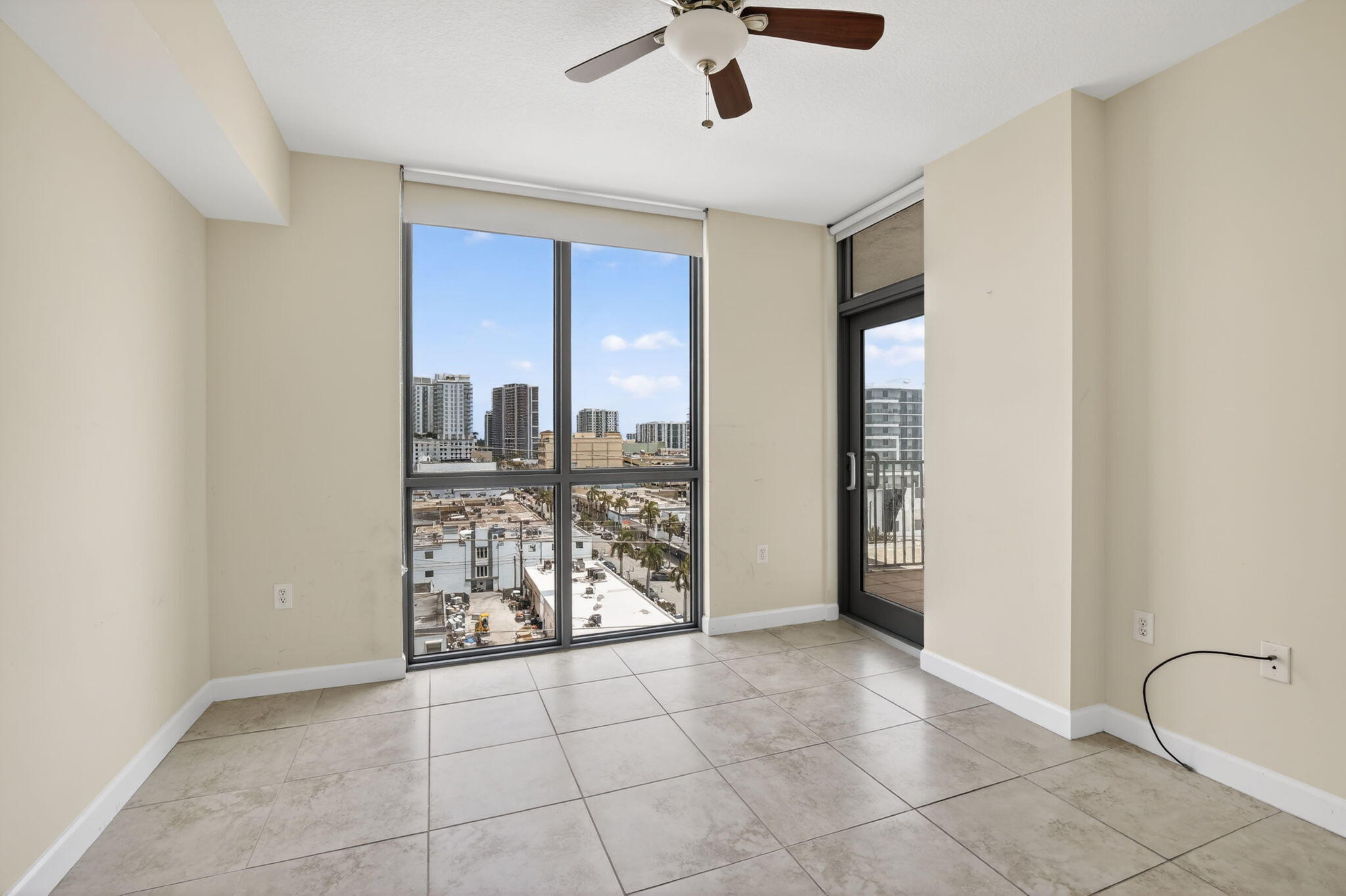 HOLLYWOOD STATION RES CONDO - Residential