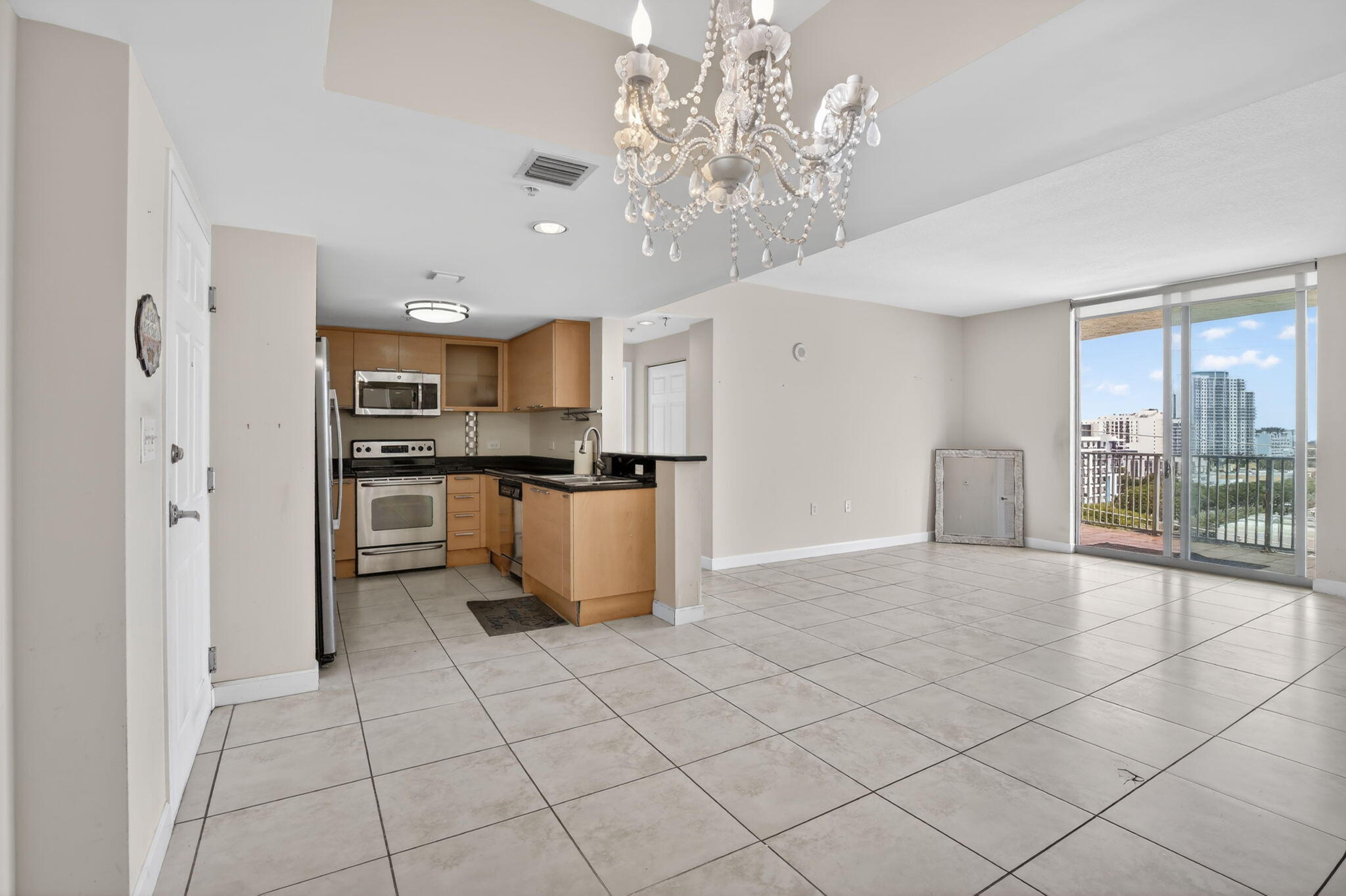 140 S Dixie Highway 819