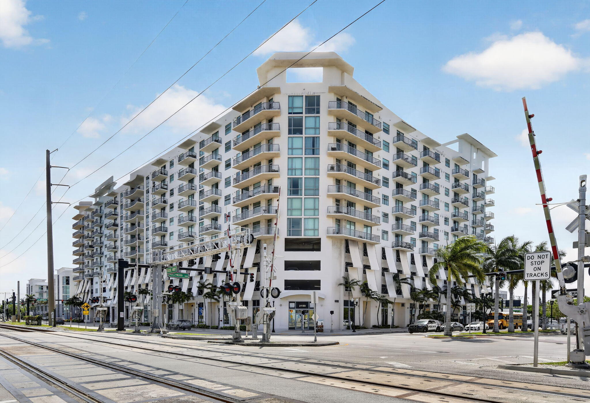 HOLLYWOOD STATION RES CONDO - Residential