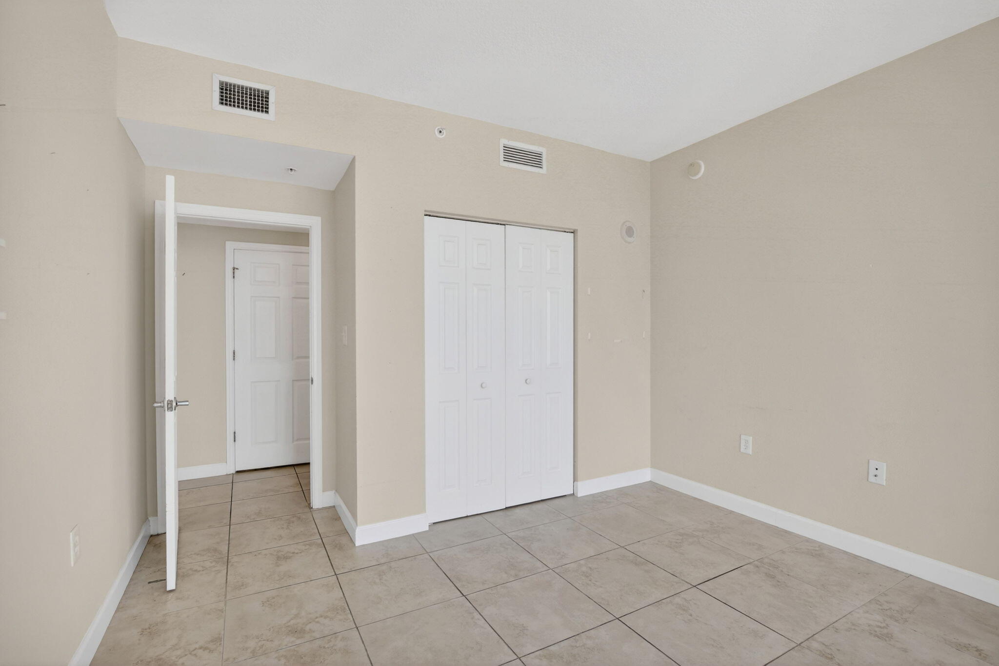 HOLLYWOOD STATION RES CONDO - Residential