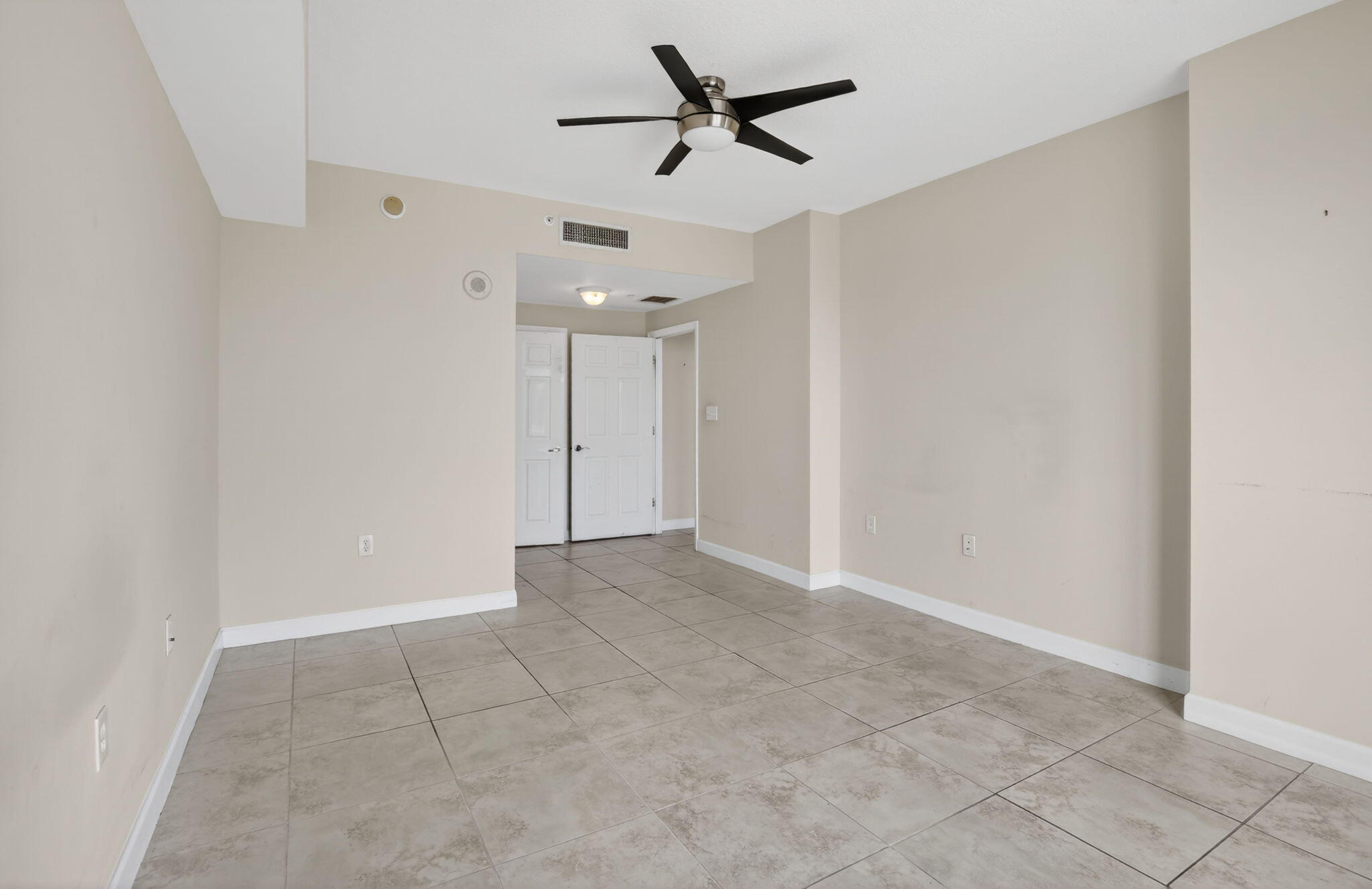 HOLLYWOOD STATION RES CONDO - Residential