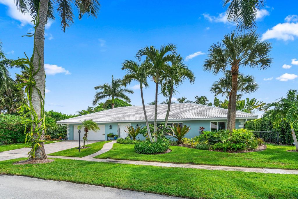 Photo of 996 SW Hickory Terrace, Boca Raton, FL 33486 (MLS # R11122456)