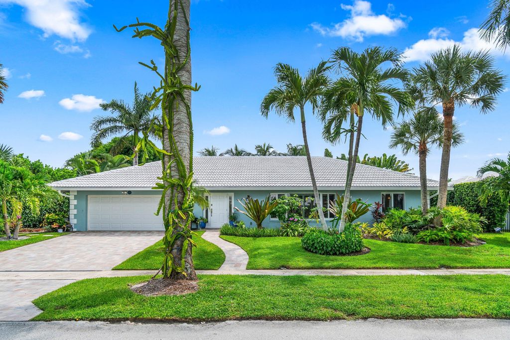 Photo of 996 SW Hickory Terrace, Boca Raton, FL 33486 (MLS # R11122456)
