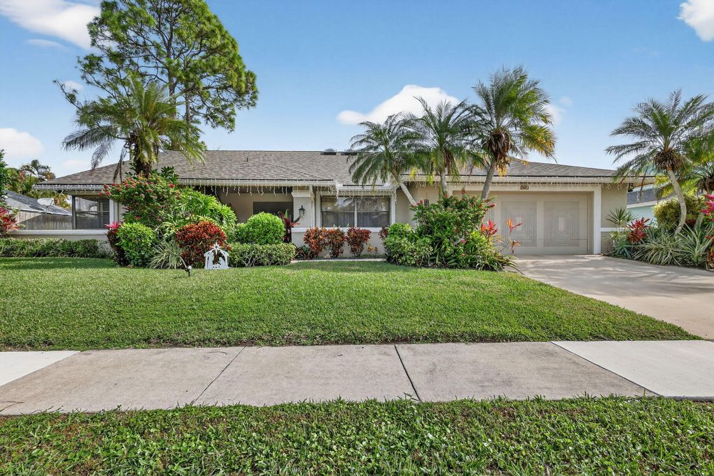 Photo of 560 Juniper Place, Wellington, FL 33414 (MLS # R11152755)