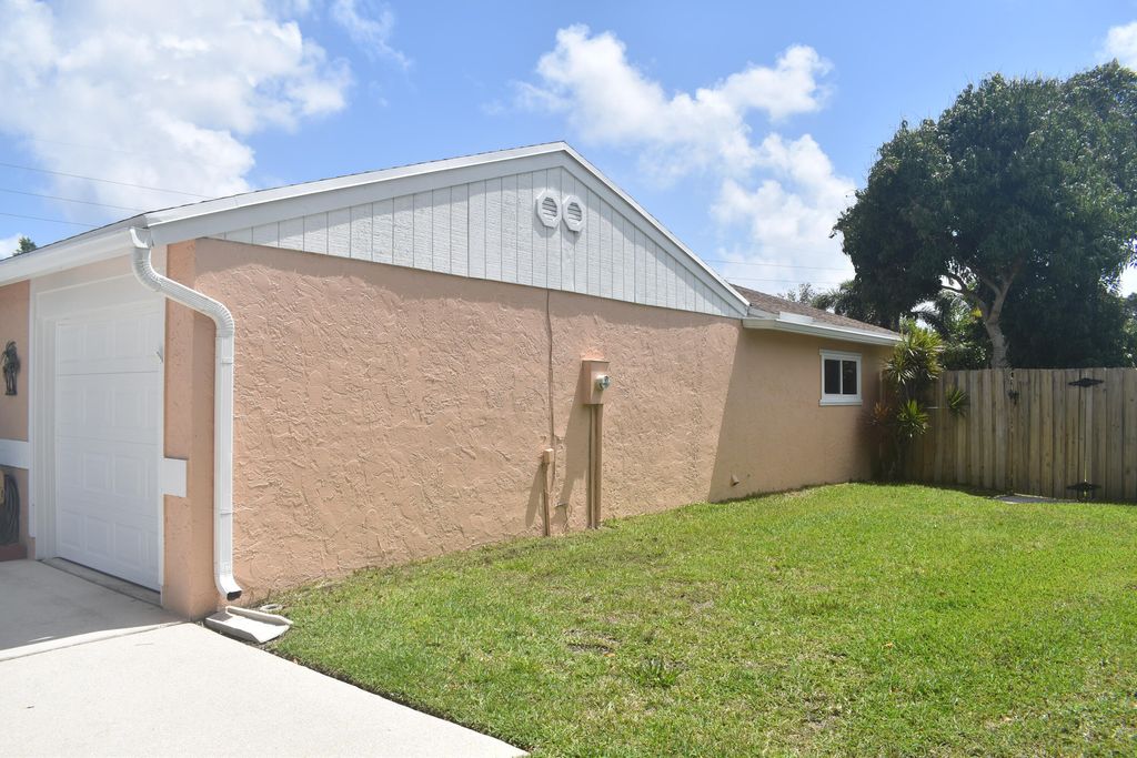 Photo of 5034 Mark Drive, Boynton Beach, FL 33472 (MLS # B26010924)