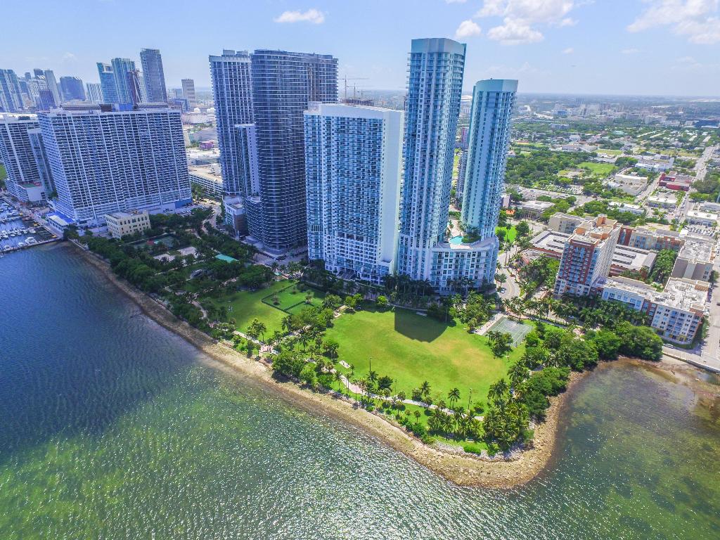 1800 CLUB CONDO - Residential Lease