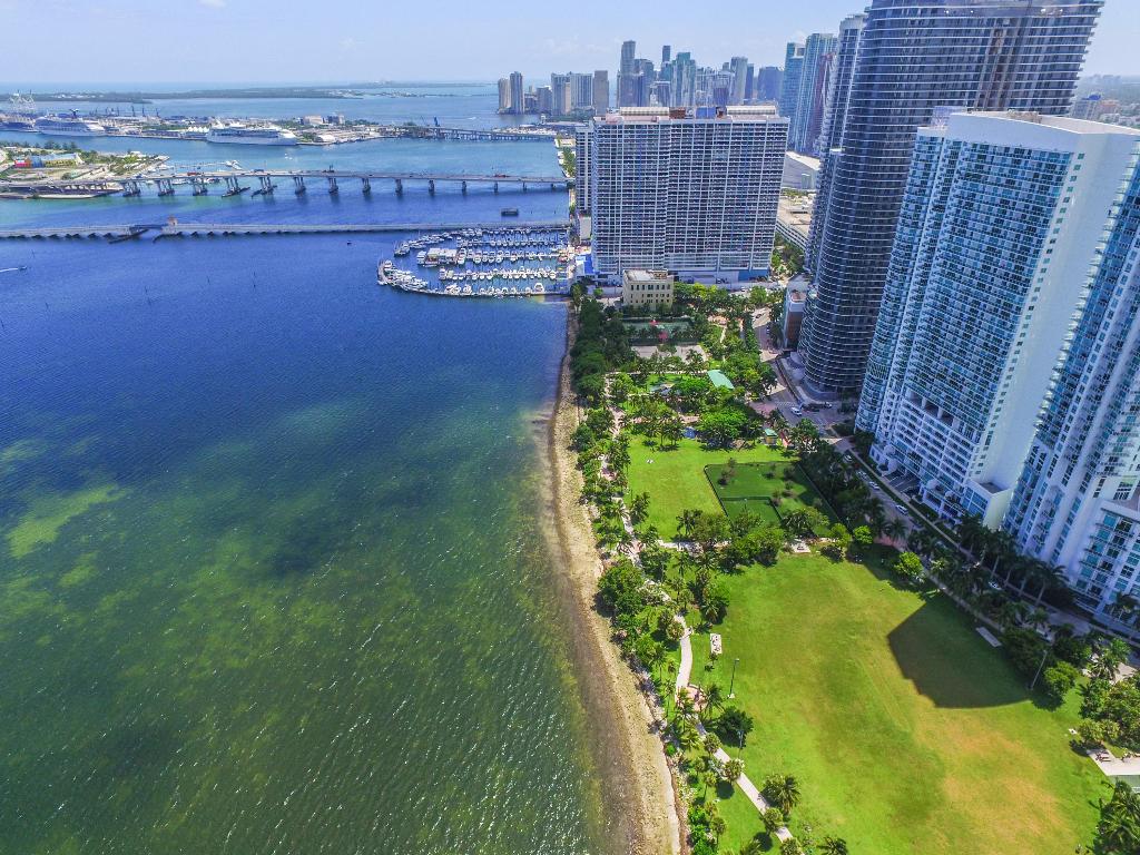 1800 CLUB CONDO - Residential Lease