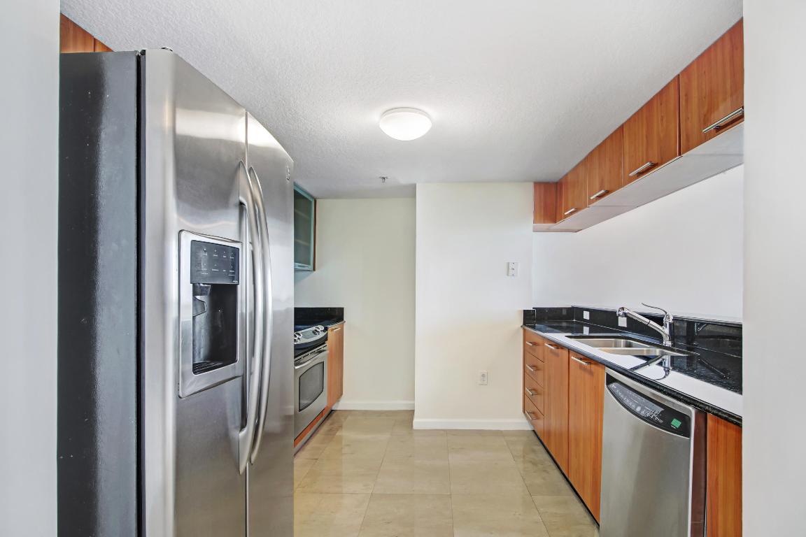 1800 CLUB CONDO - Residential Lease