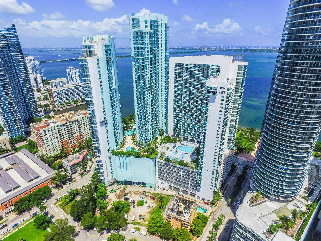 1800 CLUB CONDO - Residential Lease