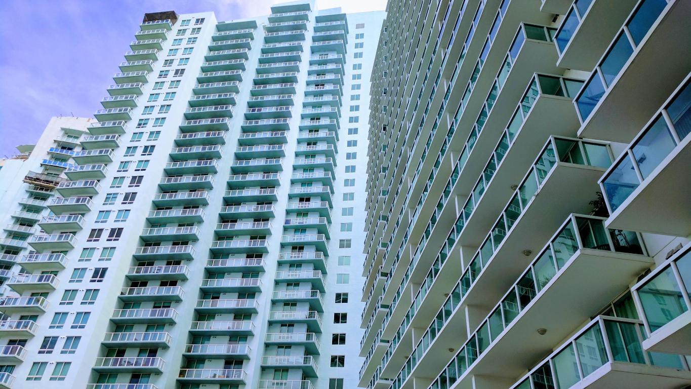 1800 CLUB CONDO - Residential Lease