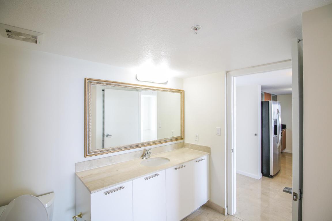 1800 CLUB CONDO - Residential Lease