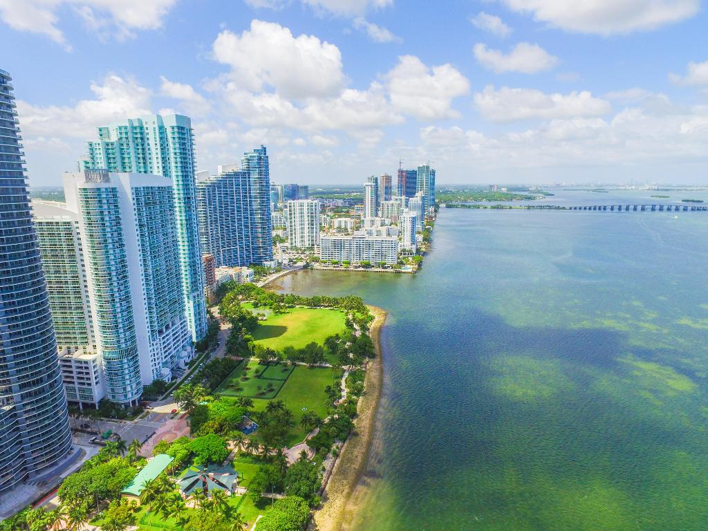 1800 CLUB CONDO - Residential Lease