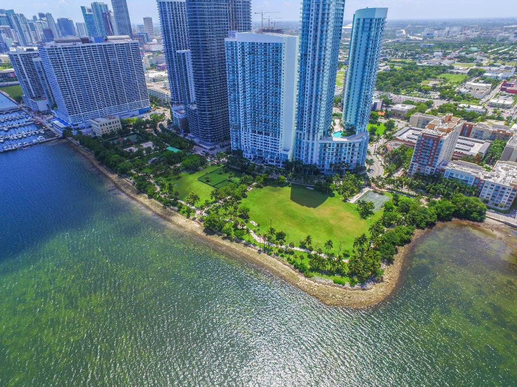 1800 CLUB CONDO - Residential Lease