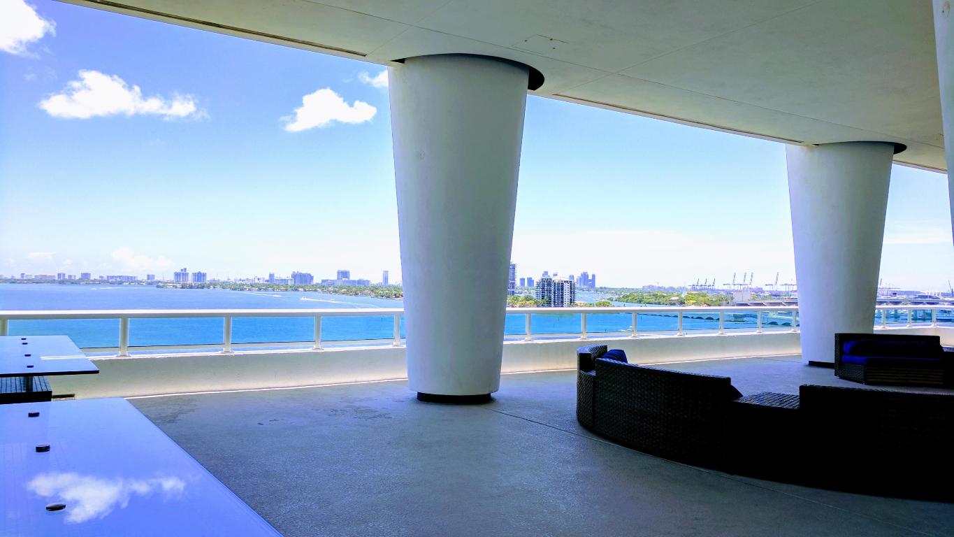 1800 CLUB CONDO - Residential Lease