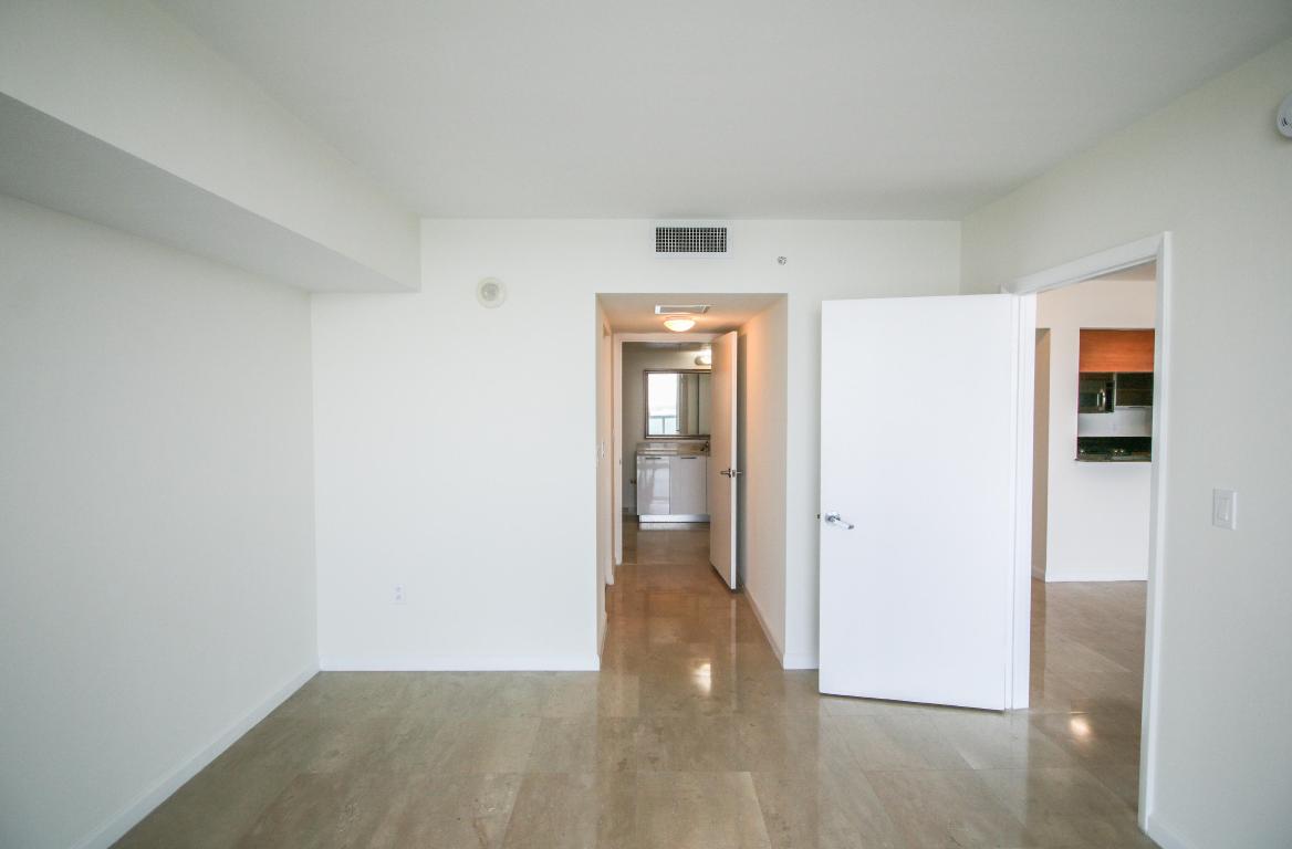 1800 CLUB CONDO - Residential Lease