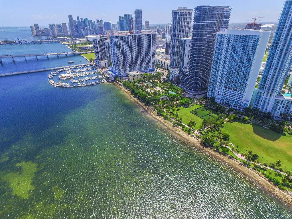 1800 CLUB CONDO - Residential Lease