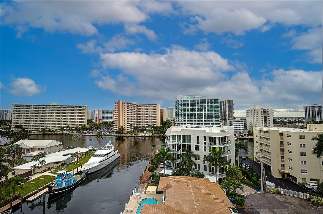 THE CARLYLE CONDOMINIUM U - Residential