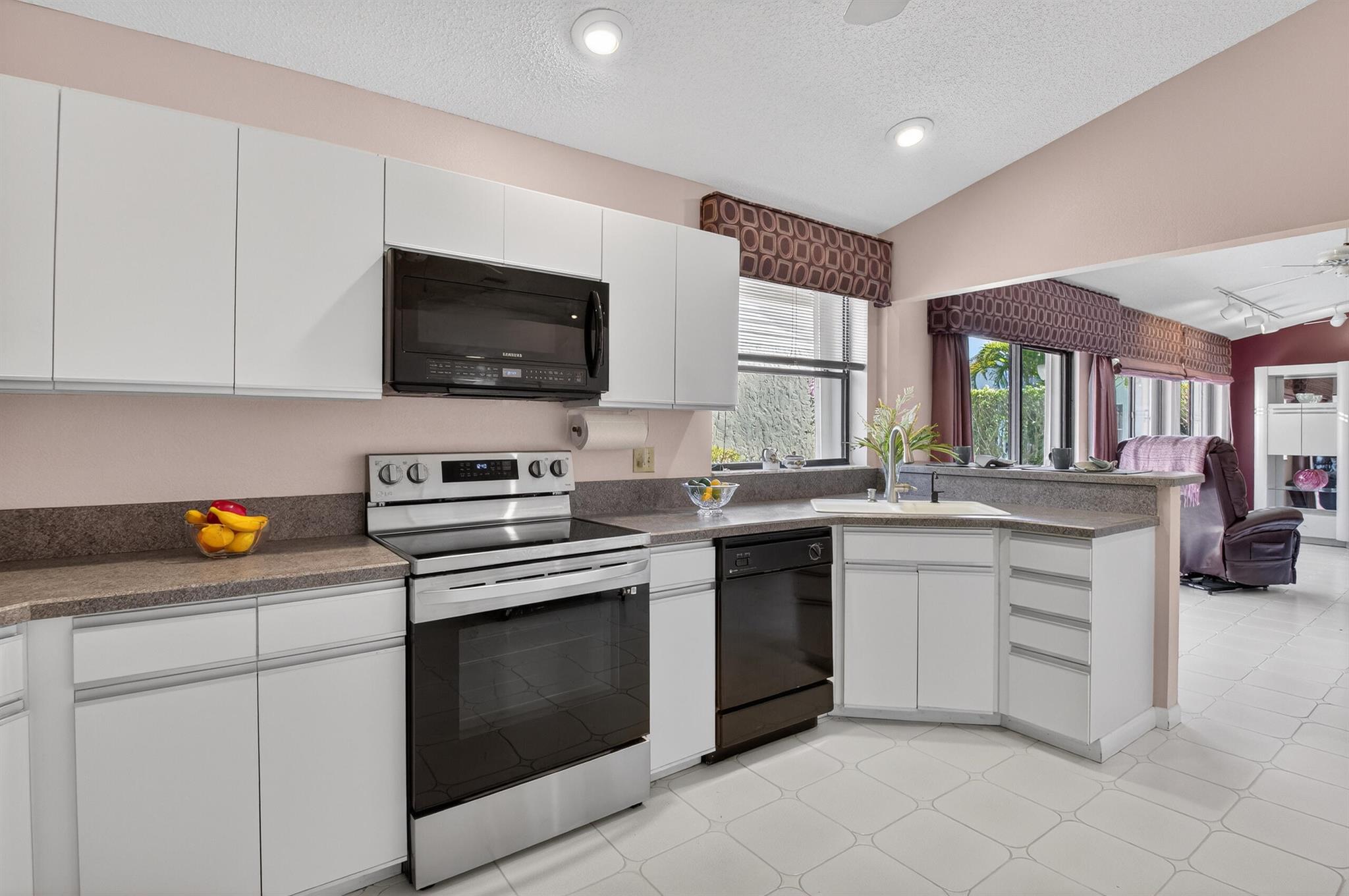 RAINBERRY BAY SEC 3 - Residential