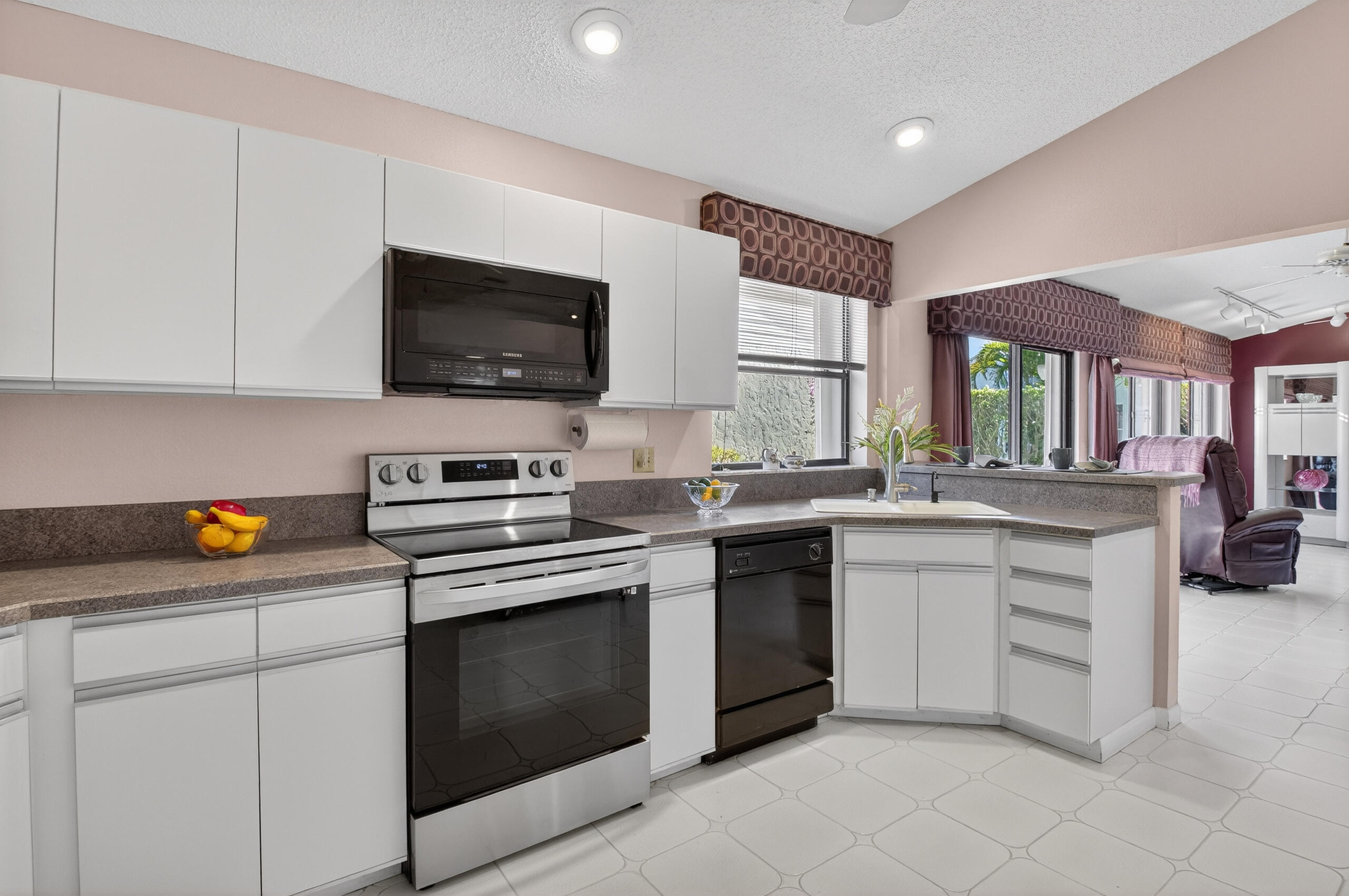 RAINBERRY BAY SEC 3 - Residential