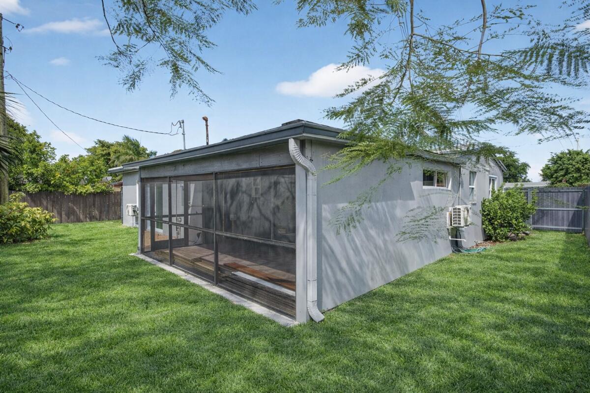 COLLIER MANOR 2ND ADD - Residential