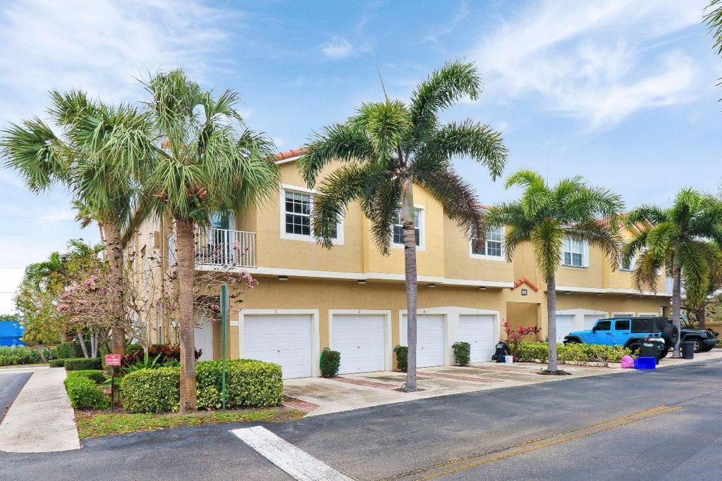 Photo of 101 Lighthouse Circle #C, Tequesta, FL 33469 (MLS # R10986669)