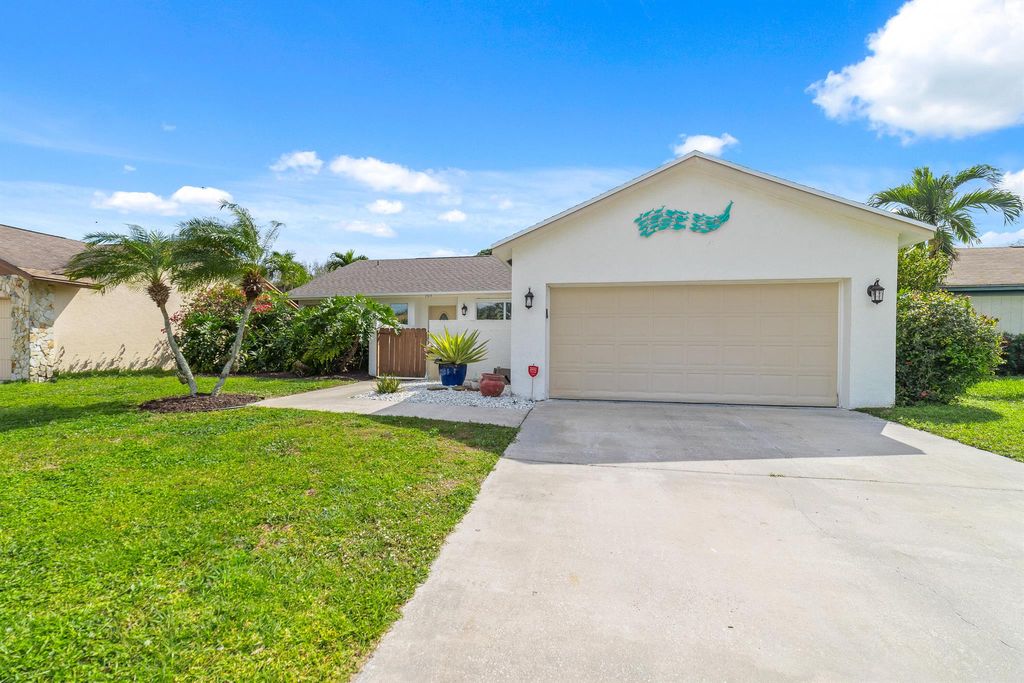 Photo of 103 Arrowhead Circle, Jupiter, FL 33458 (MLS # R10962743)