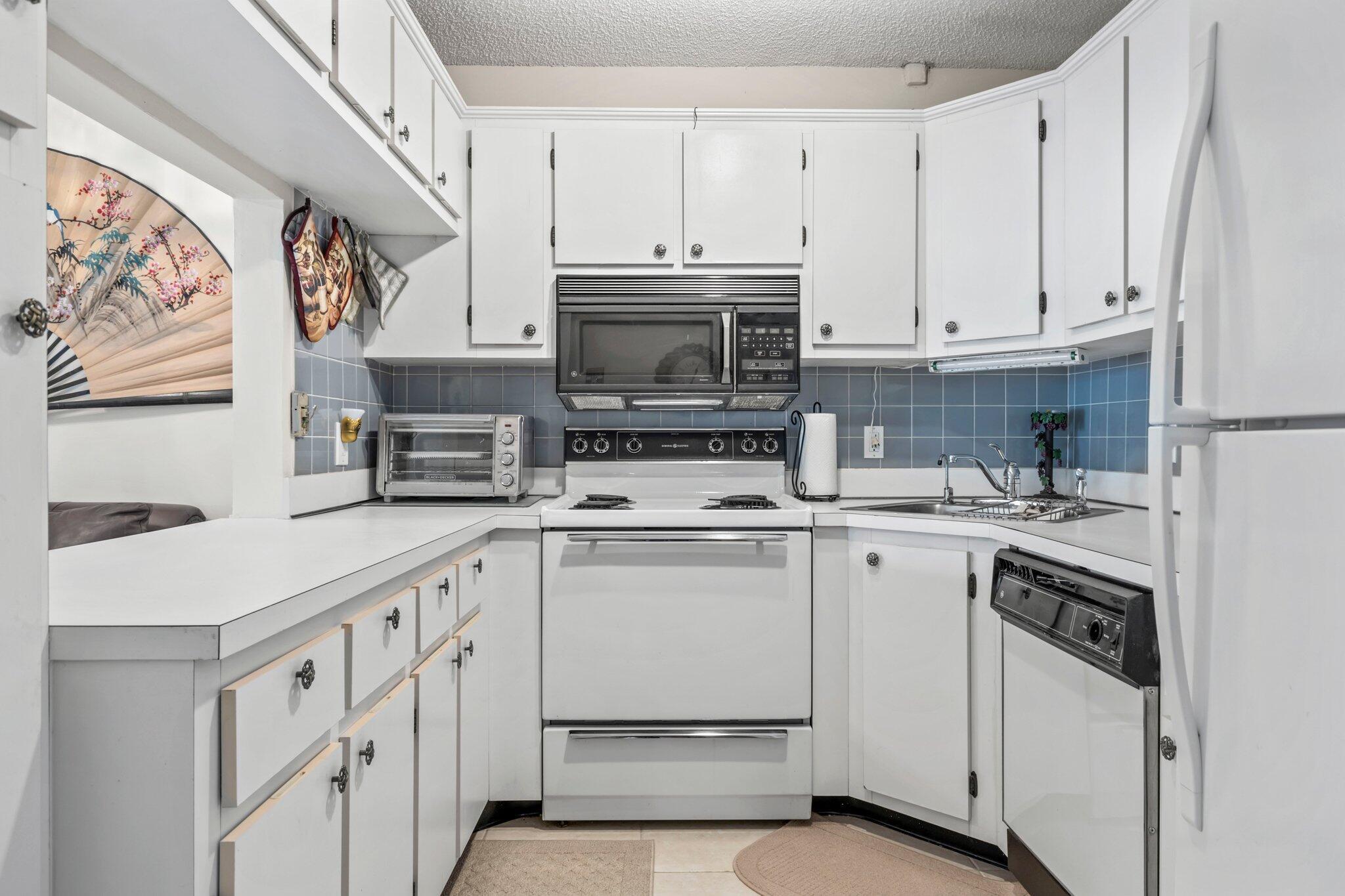 PINE RIDGE AT MARTIN DOWN - Residential