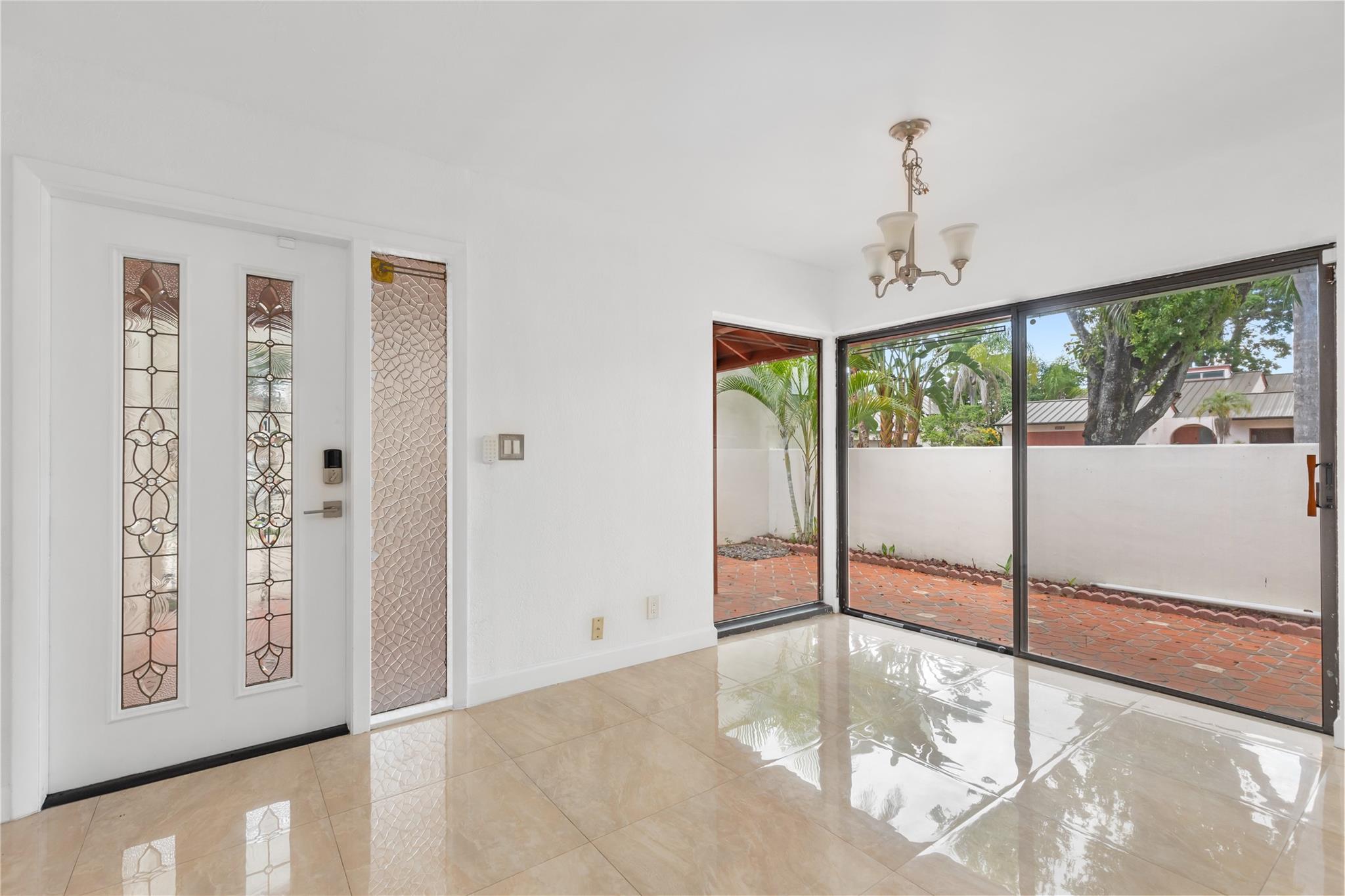 HILLS OF INVERRARY - Residential