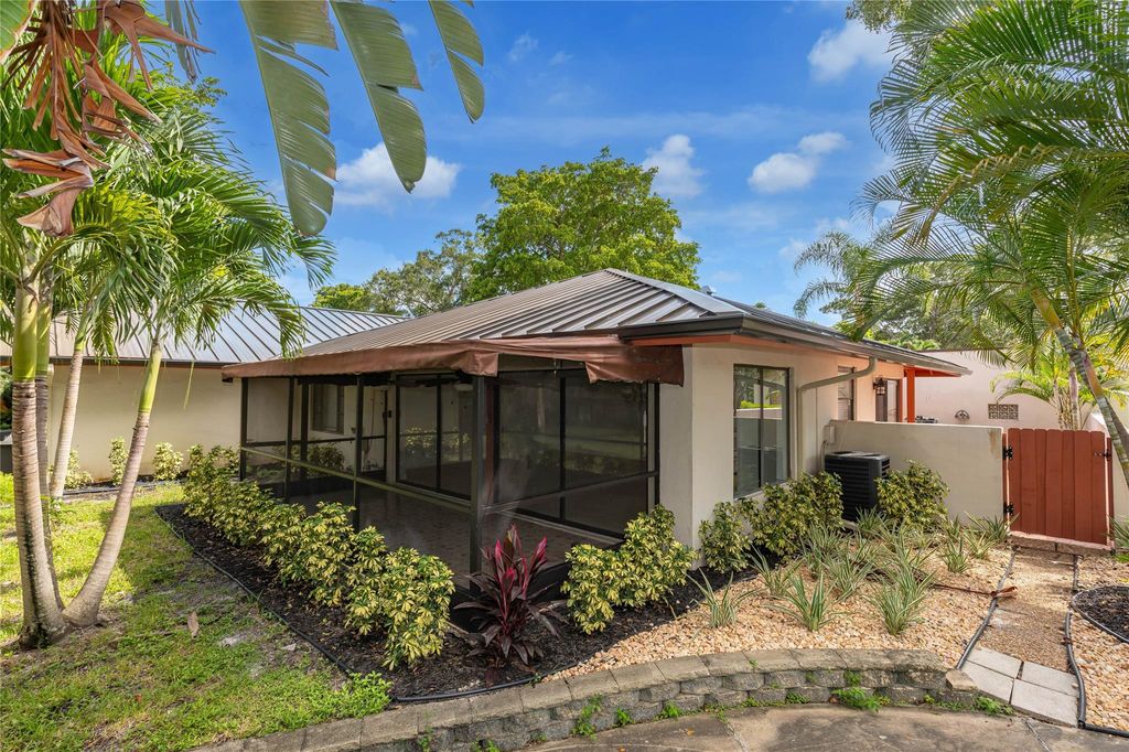 Photo of 5509 Dogwood Way #187, Fort Lauderdale, FL 33319 (MLS # F10531198)