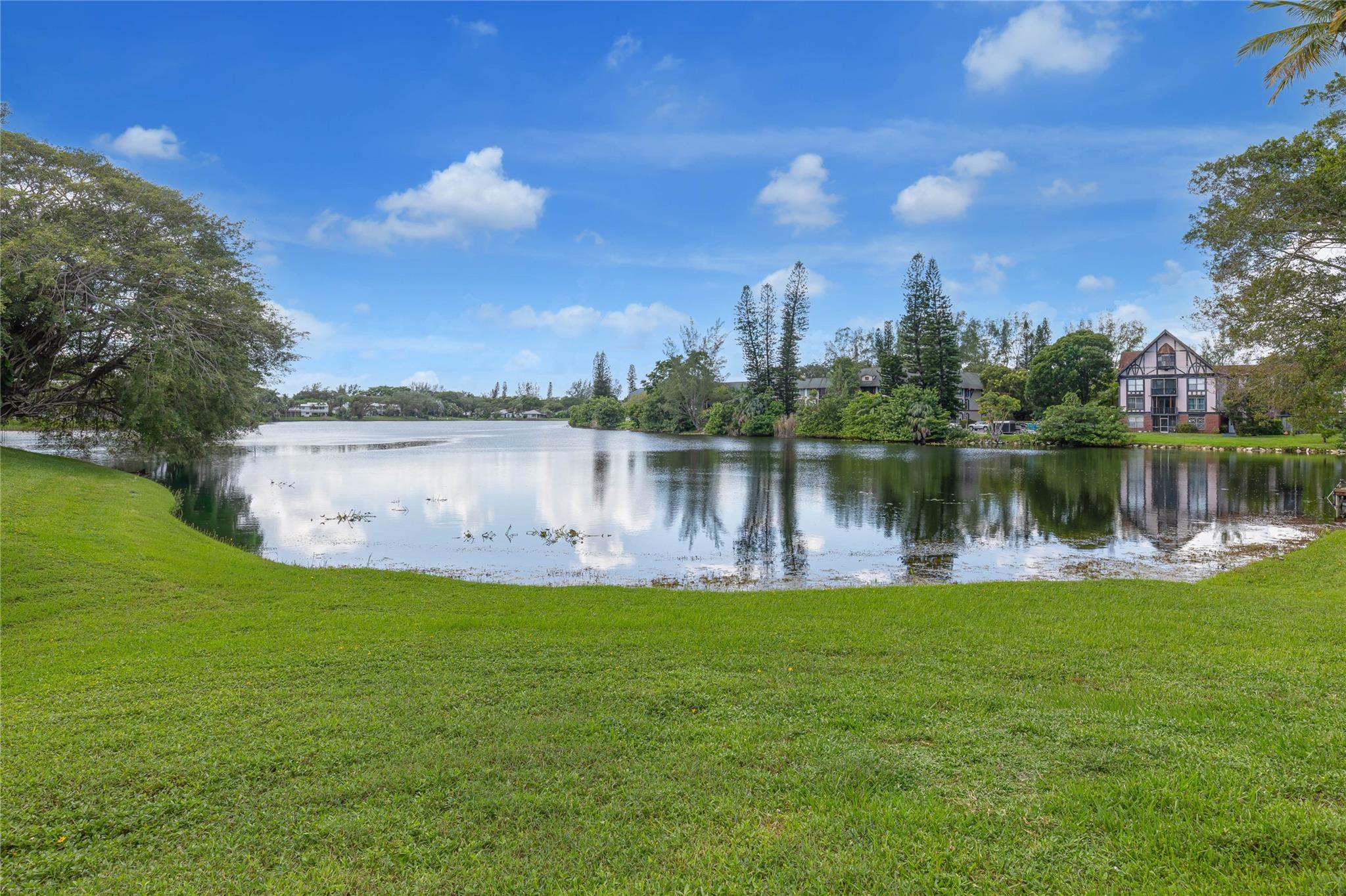 HILLS OF INVERRARY - Residential