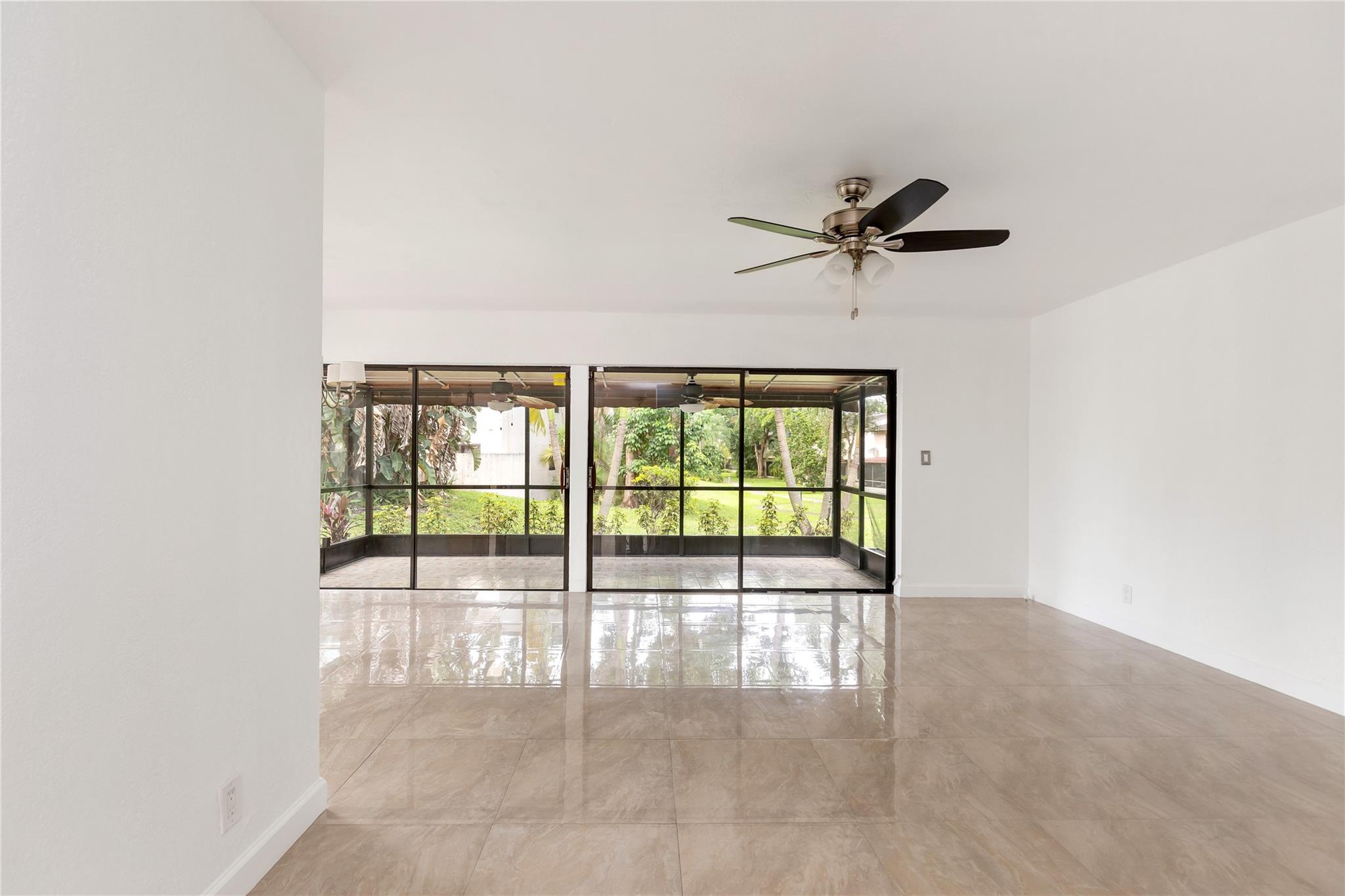 HILLS OF INVERRARY - Residential