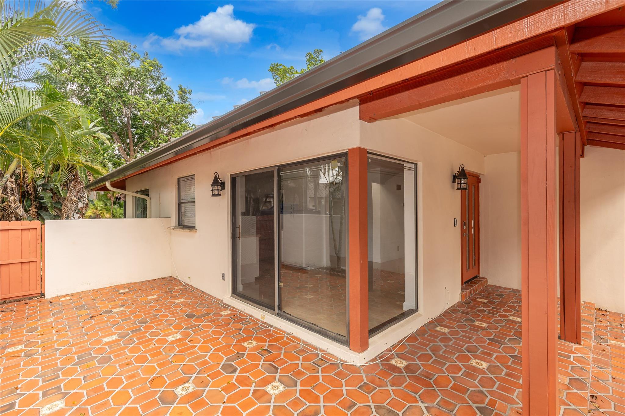 HILLS OF INVERRARY - Residential