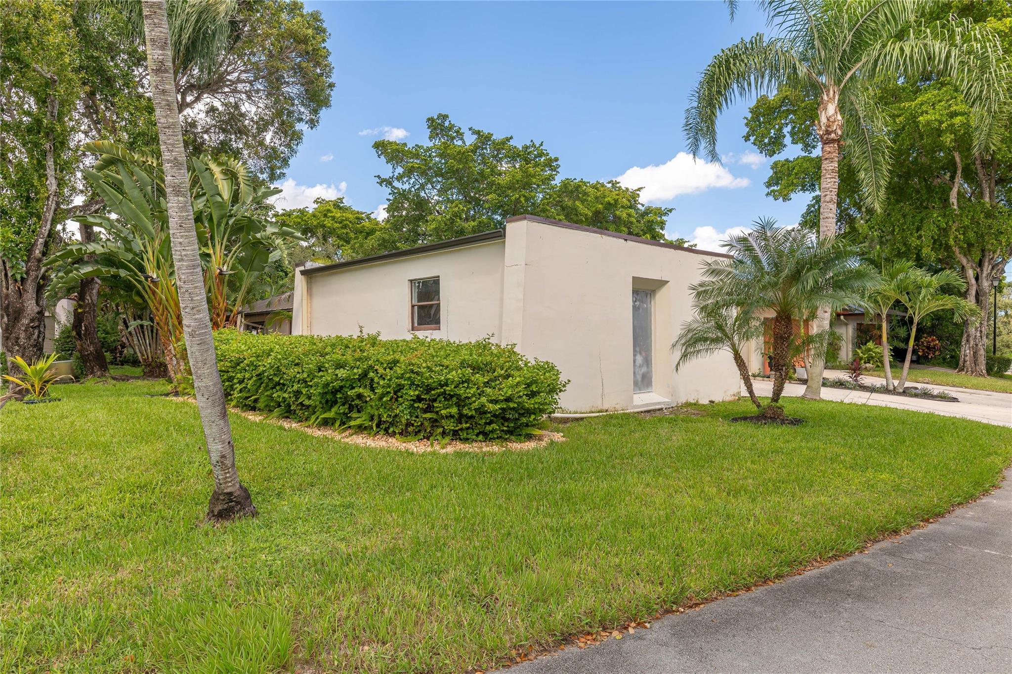 HILLS OF INVERRARY - Residential