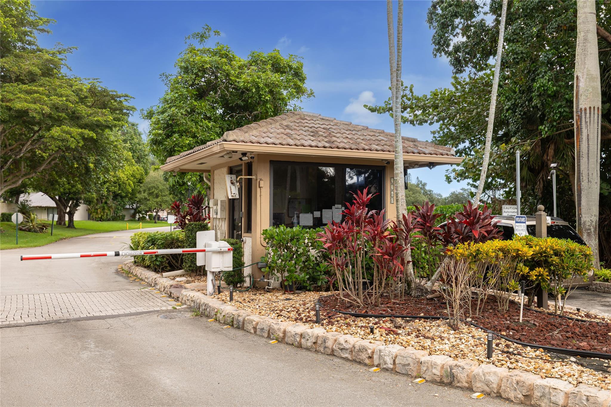 HILLS OF INVERRARY - Residential