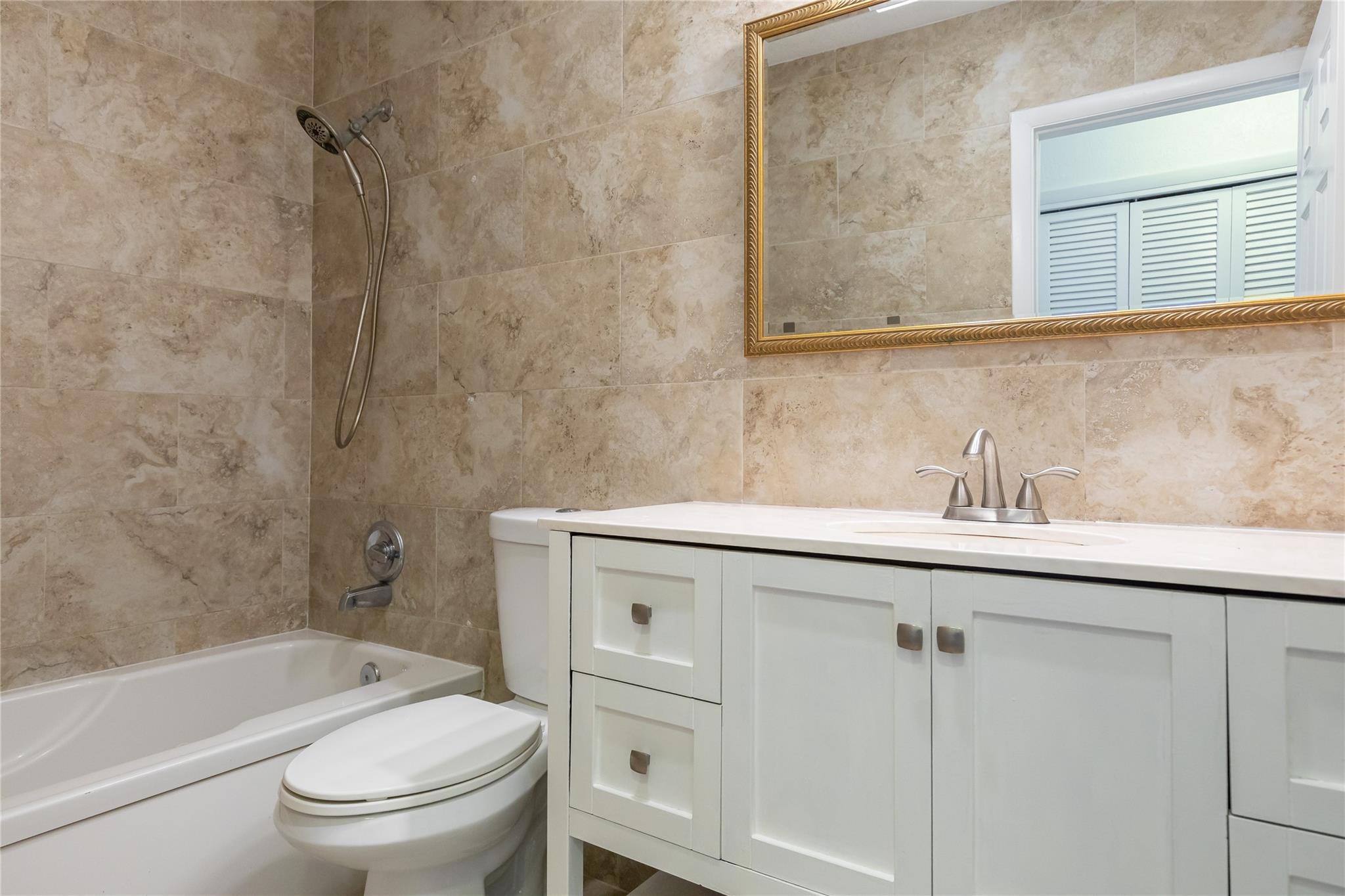 HILLS OF INVERRARY - Residential