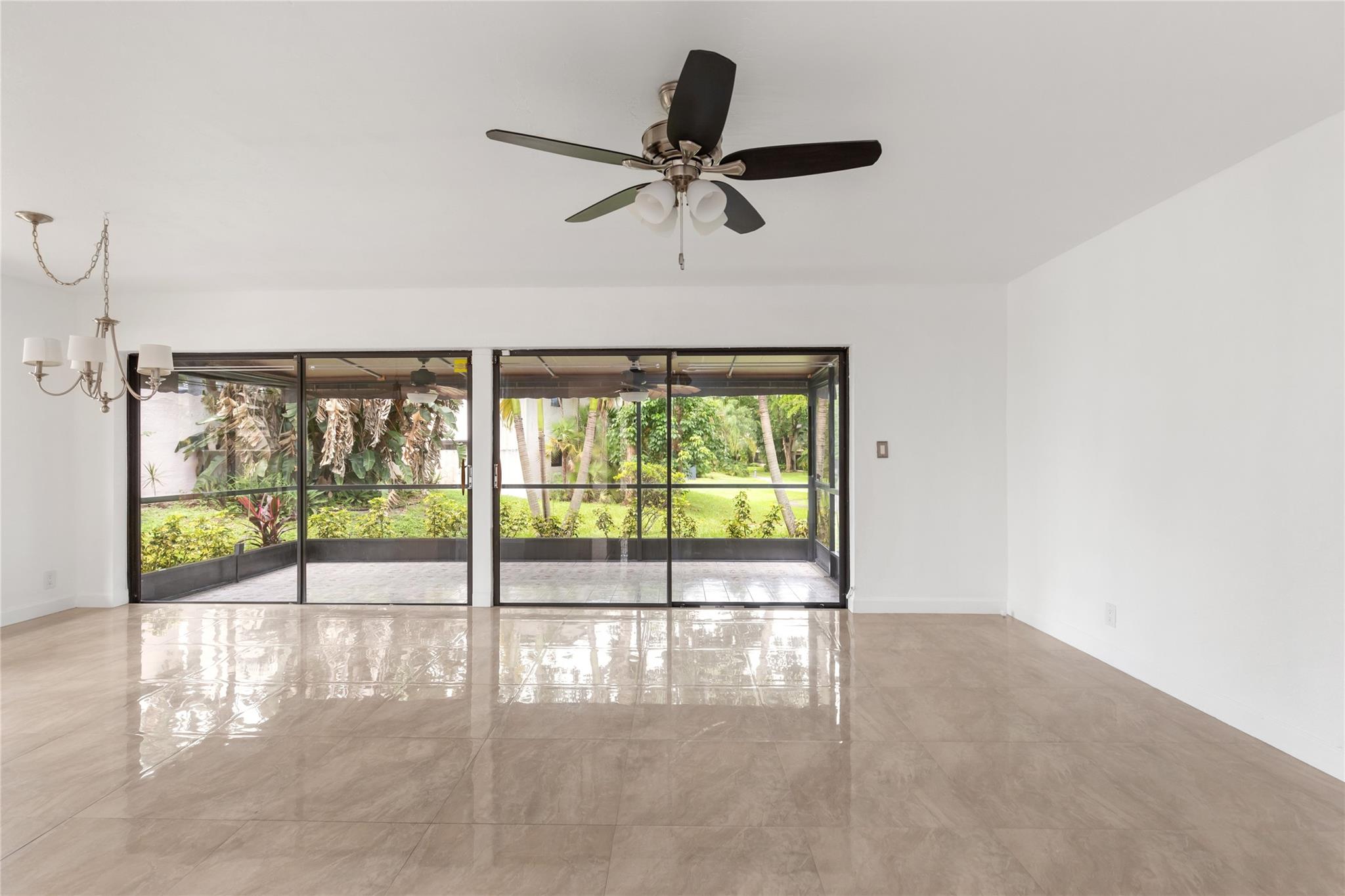 HILLS OF INVERRARY - Residential