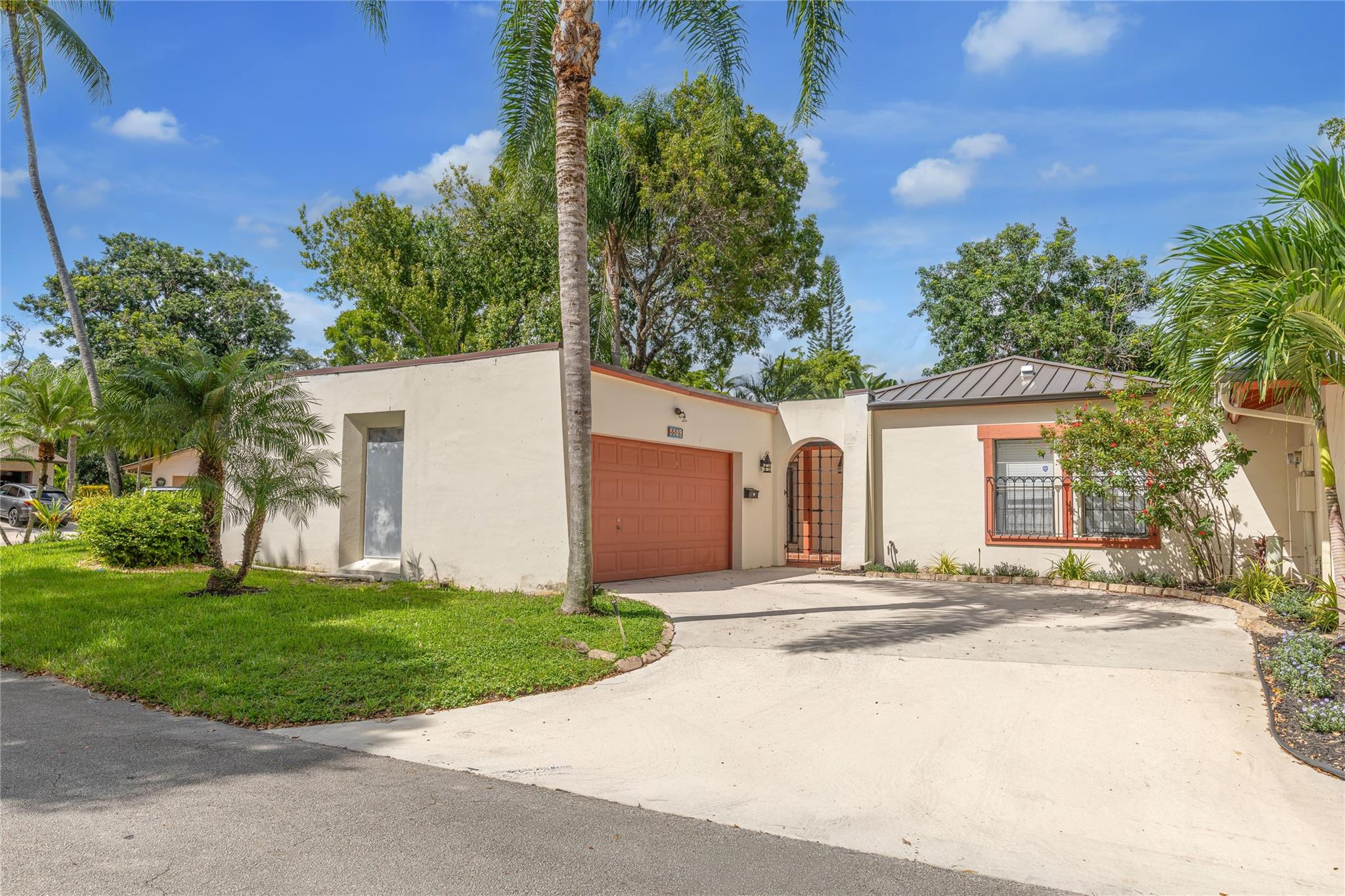 HILLS OF INVERRARY - Residential