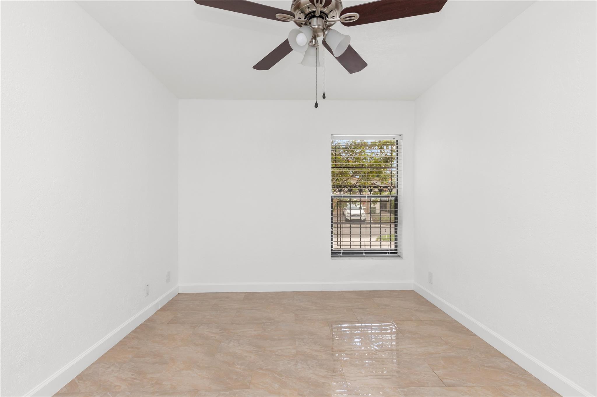 HILLS OF INVERRARY - Residential