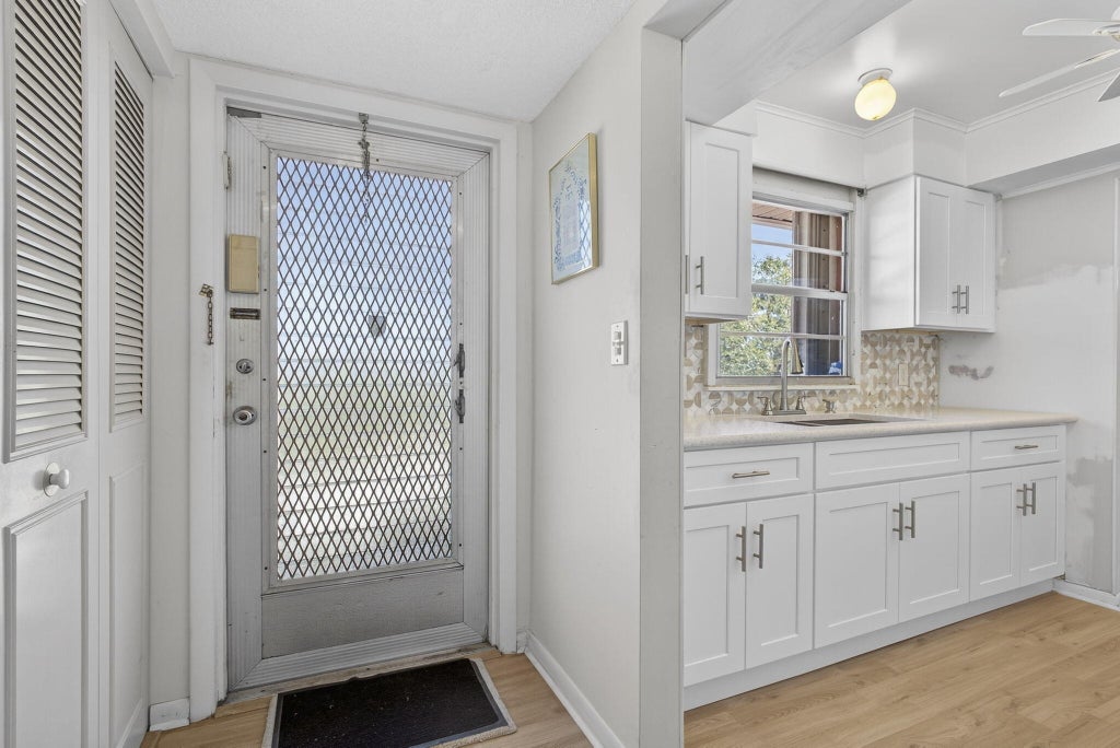 Photo of 1 Golfs Edge #F, West Palm Beach, FL 33417 (MLS # B26040328)