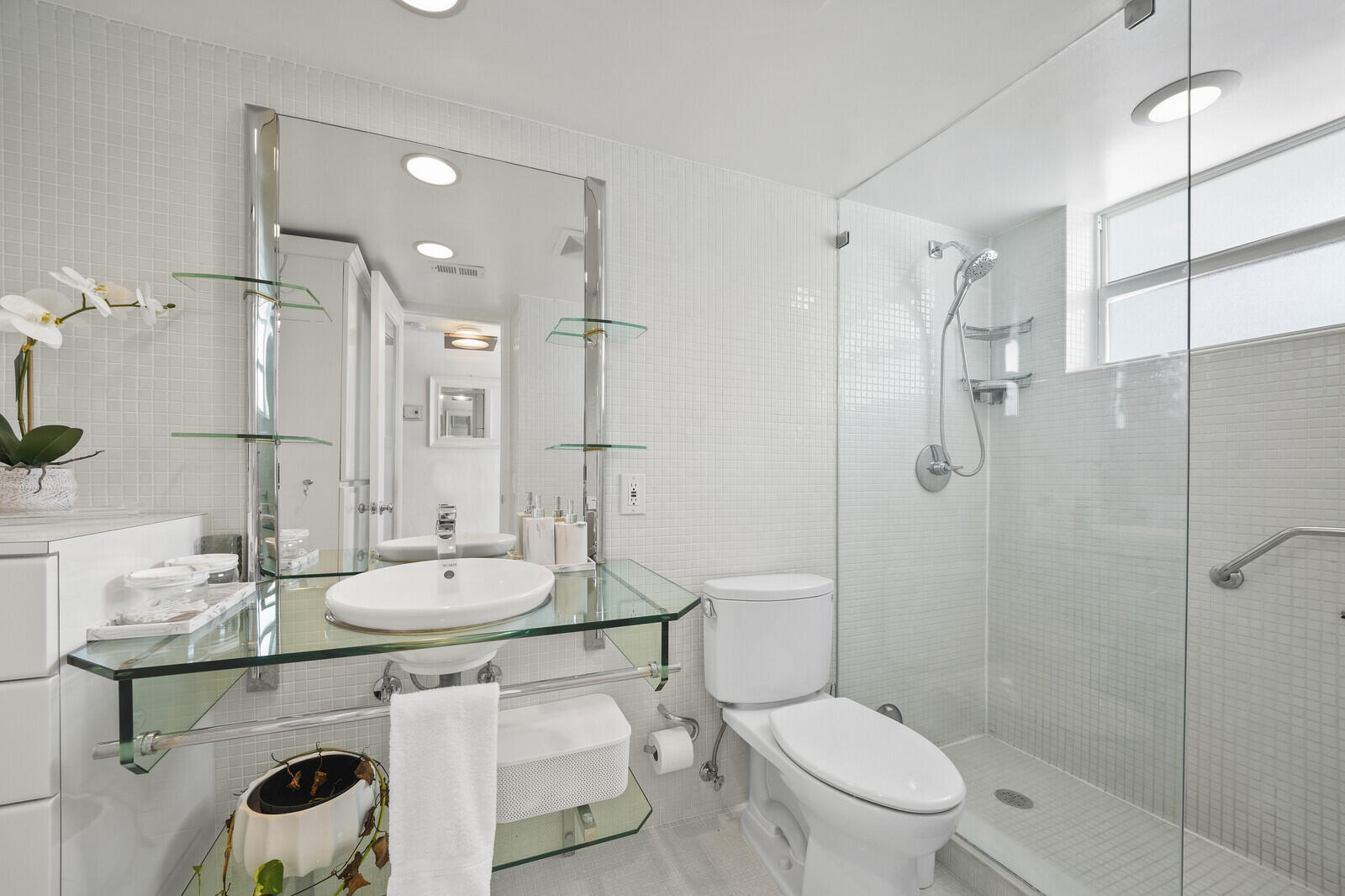 MICHIGAN BUILDING CONDO - Residential Lease